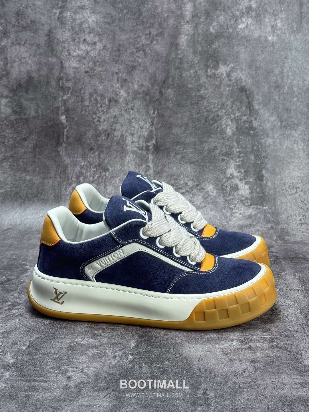 Louis Vuitton Tilted Monogram Denim Low Sneakers 루이비통 틸티드 모노그램 데님 로우 스니커즈
--- 5
