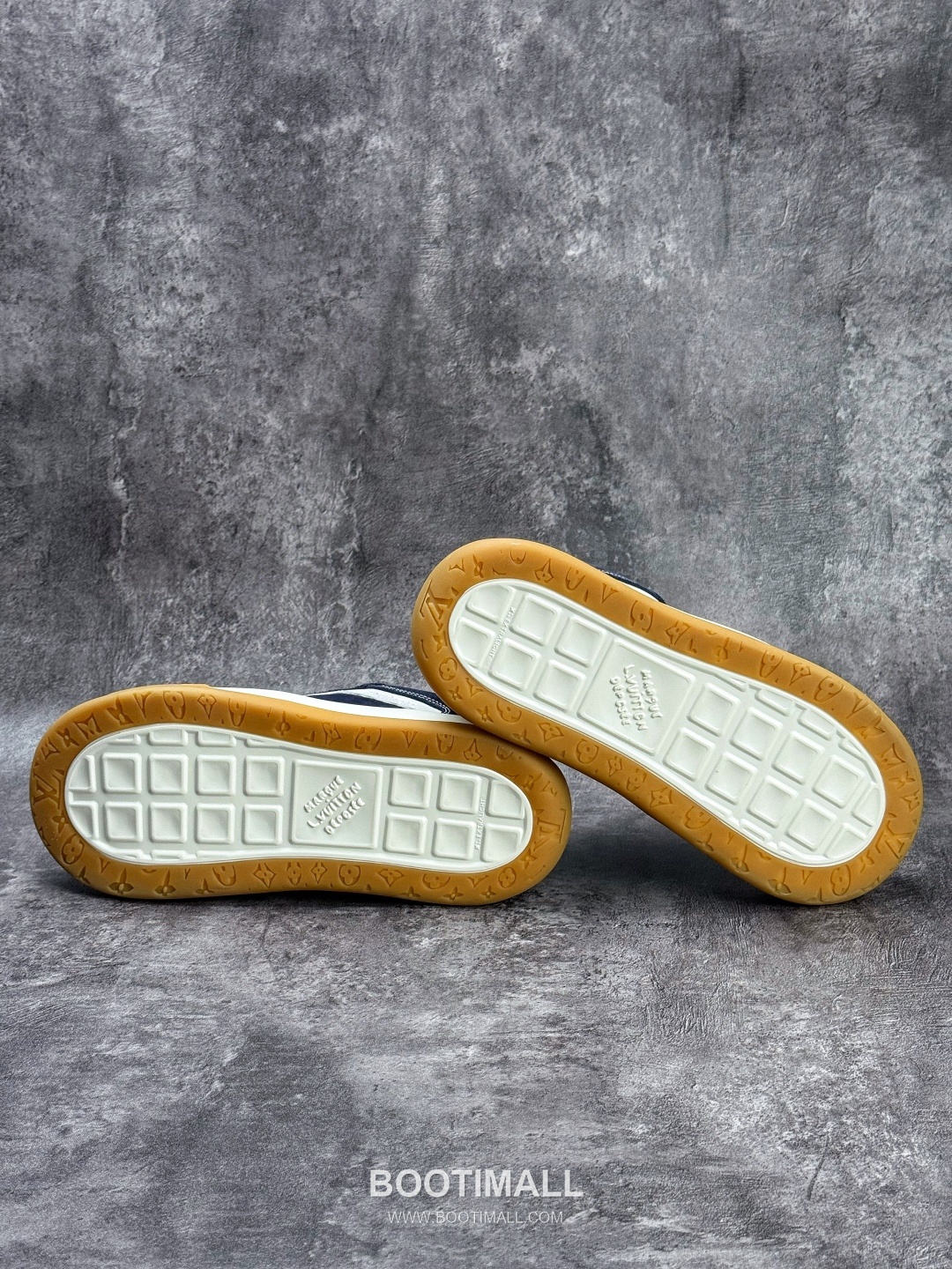 Louis Vuitton Tilted Monogram Denim Low Sneakers 루이비통 틸티드 모노그램 데님 로우 스니커즈
--- 7