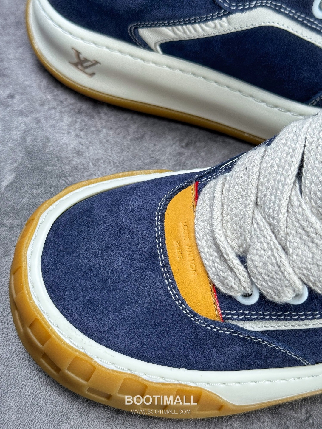 Louis Vuitton Tilted Monogram Denim Low Sneakers 루이비통 틸티드 모노그램 데님 로우 스니커즈
--- 8