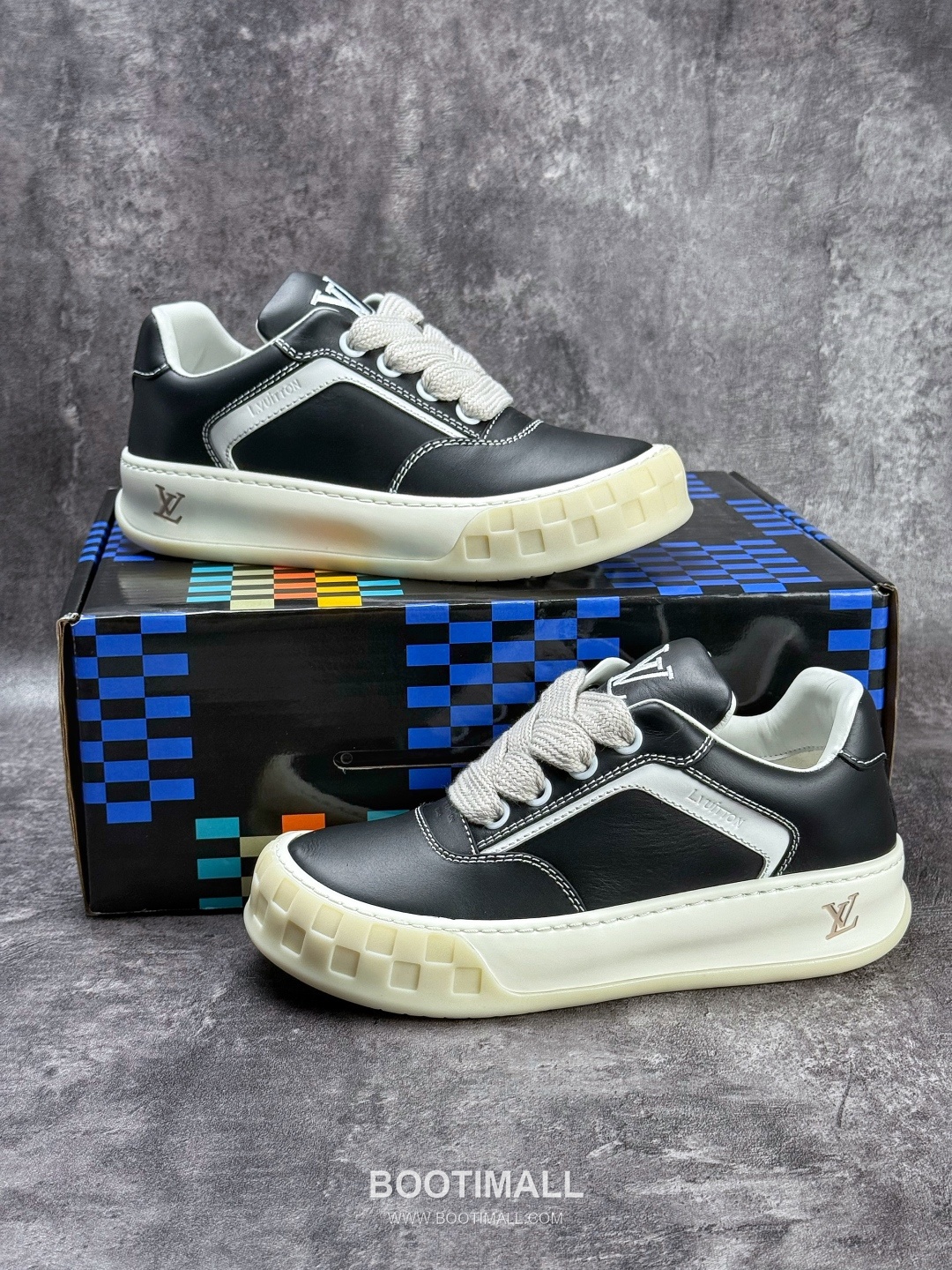 Louis Vuitton Tilted Monogram Denim Low Sneakers 루이비통 틸티드 모노그램 데님 로우 스니커즈
--- 4