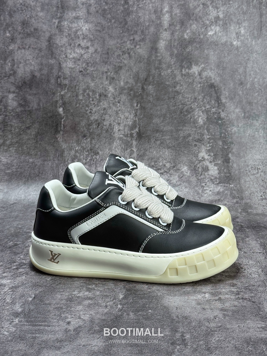 Louis Vuitton Tilted Monogram Denim Low Sneakers 루이비통 틸티드 모노그램 데님 로우 스니커즈
--- 5