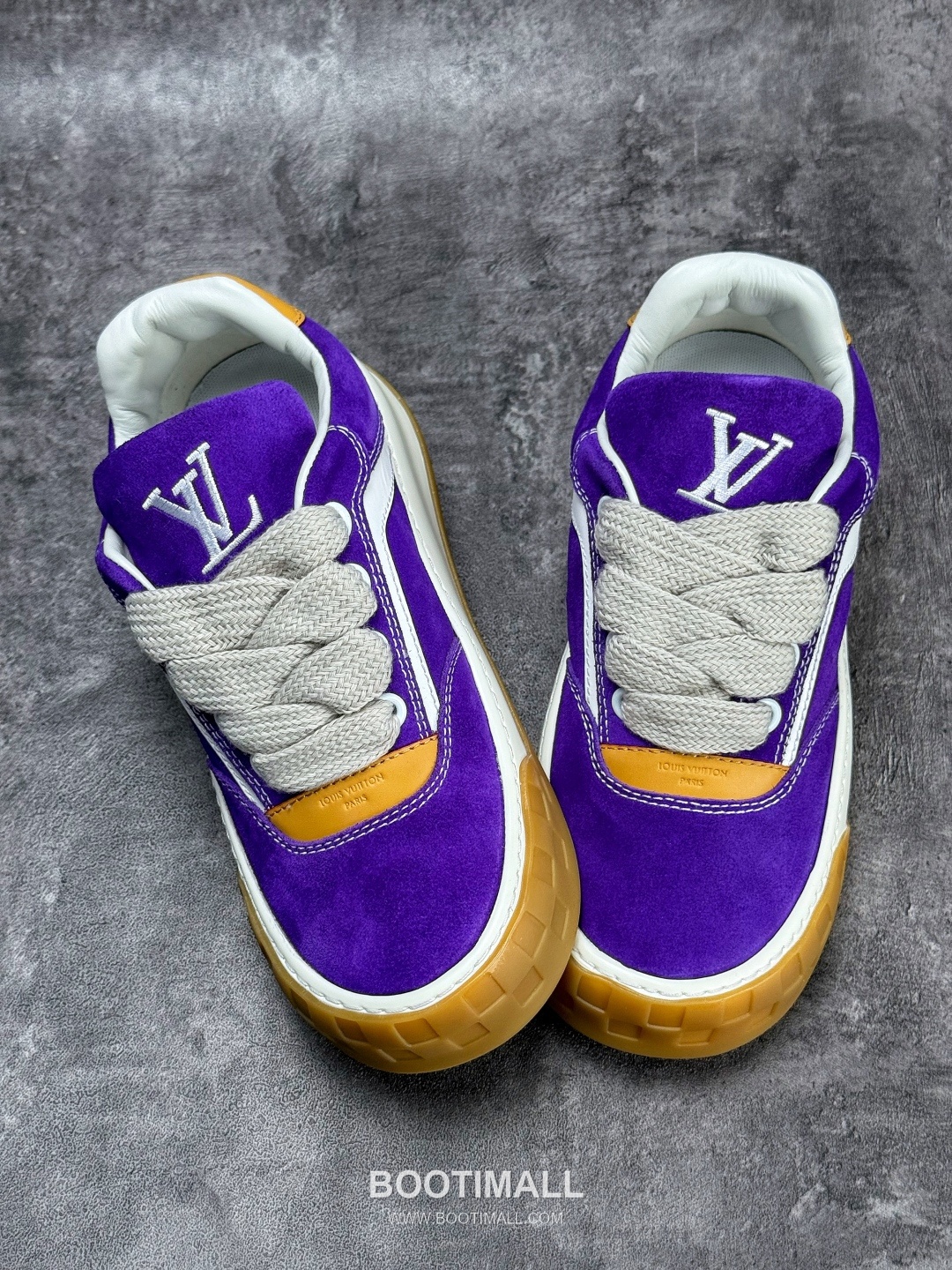 Louis Vuitton Tilted Monogram Denim Low Sneakers 루이비통 틸티드 모노그램 데님 로우 스니커즈
--- 2