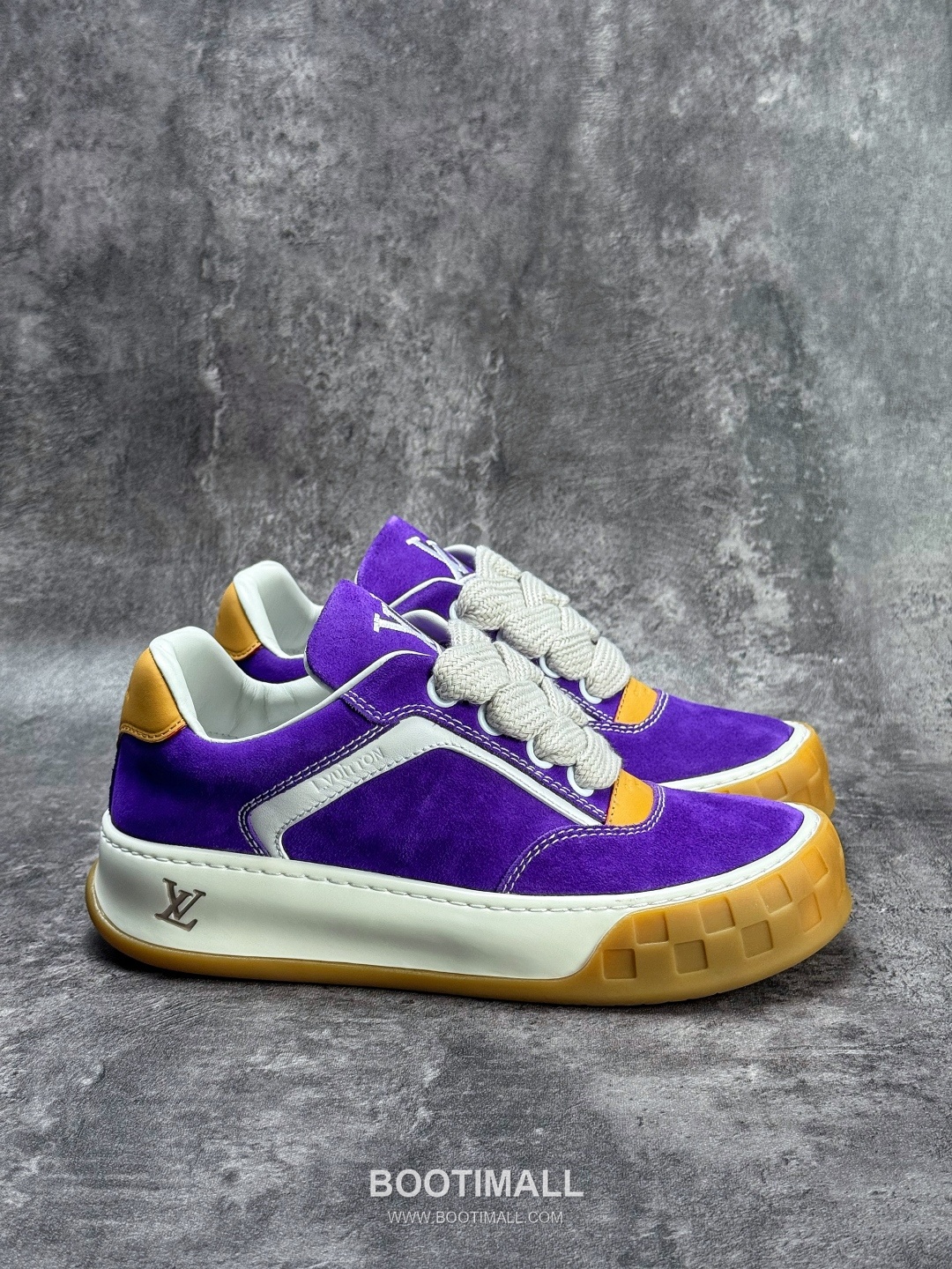 Louis Vuitton Tilted Monogram Denim Low Sneakers 루이비통 틸티드 모노그램 데님 로우 스니커즈
--- 5