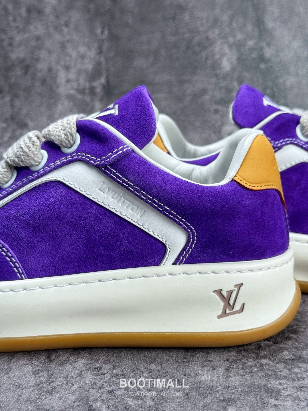 Louis Vuitton Tilted Monogram Denim Low Sneakers 루이비통 틸티드 모노그램 데님 로우 스니커즈
--- 9