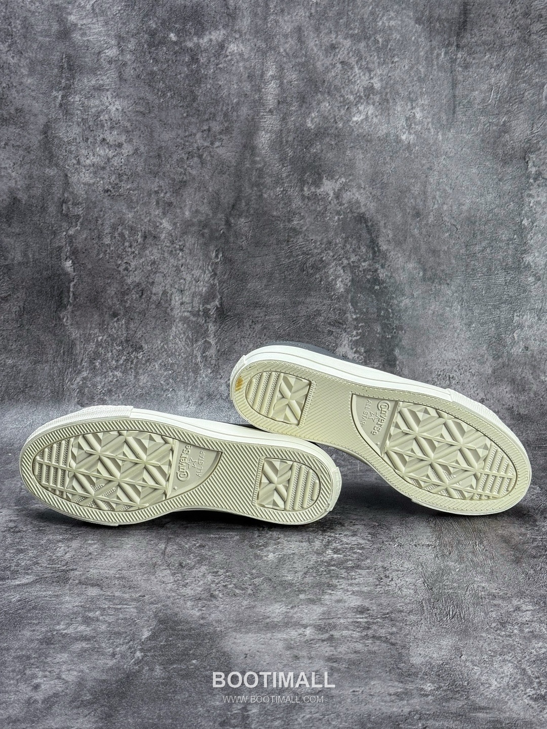 Converse One Star Pro Leather Low Sneakers 컨버스 원스타 프로 레더 로우 스니커즈
--- 7