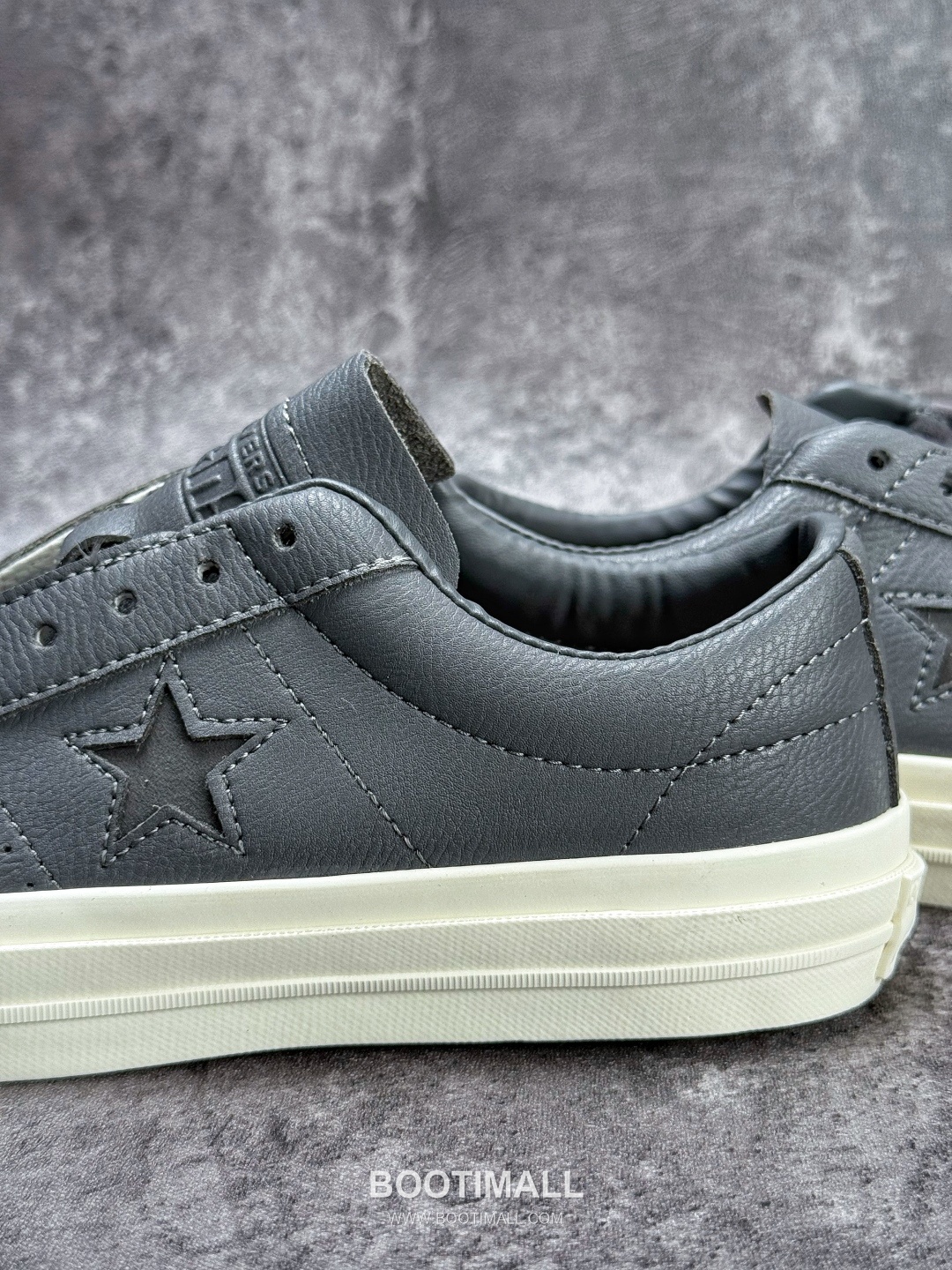 Converse One Star Pro Leather Low Sneakers 컨버스 원스타 프로 레더 로우 스니커즈
--- 9