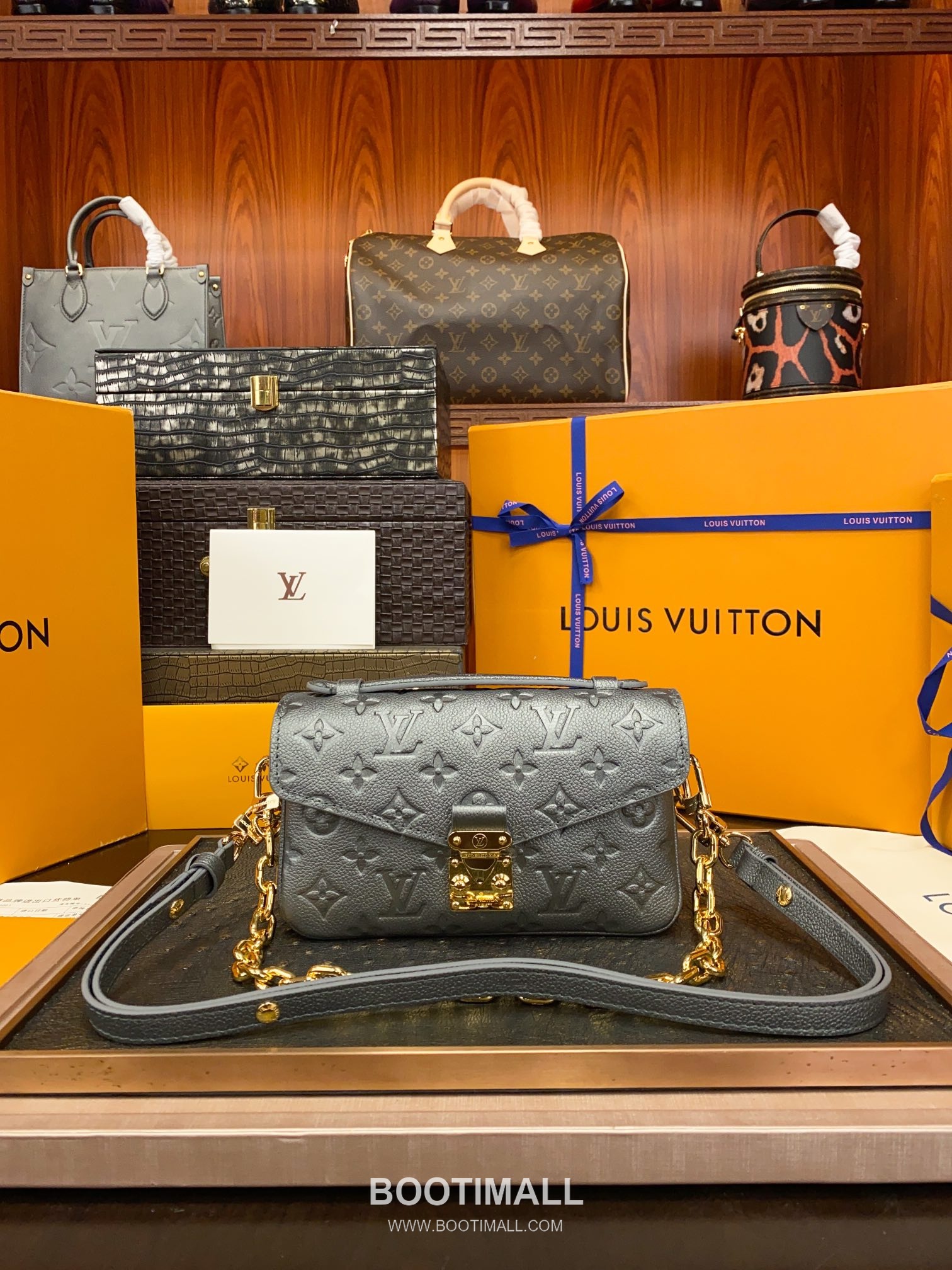 Louis Vuitton Pochette Métis East West M11998 Monogram Empreinte Leather Shoulder Bag 루이비통 포쉐트 메티스 이스트 웨스트 모노그램 앙프렝뜨 가죽 숄더백 21.5cm 9