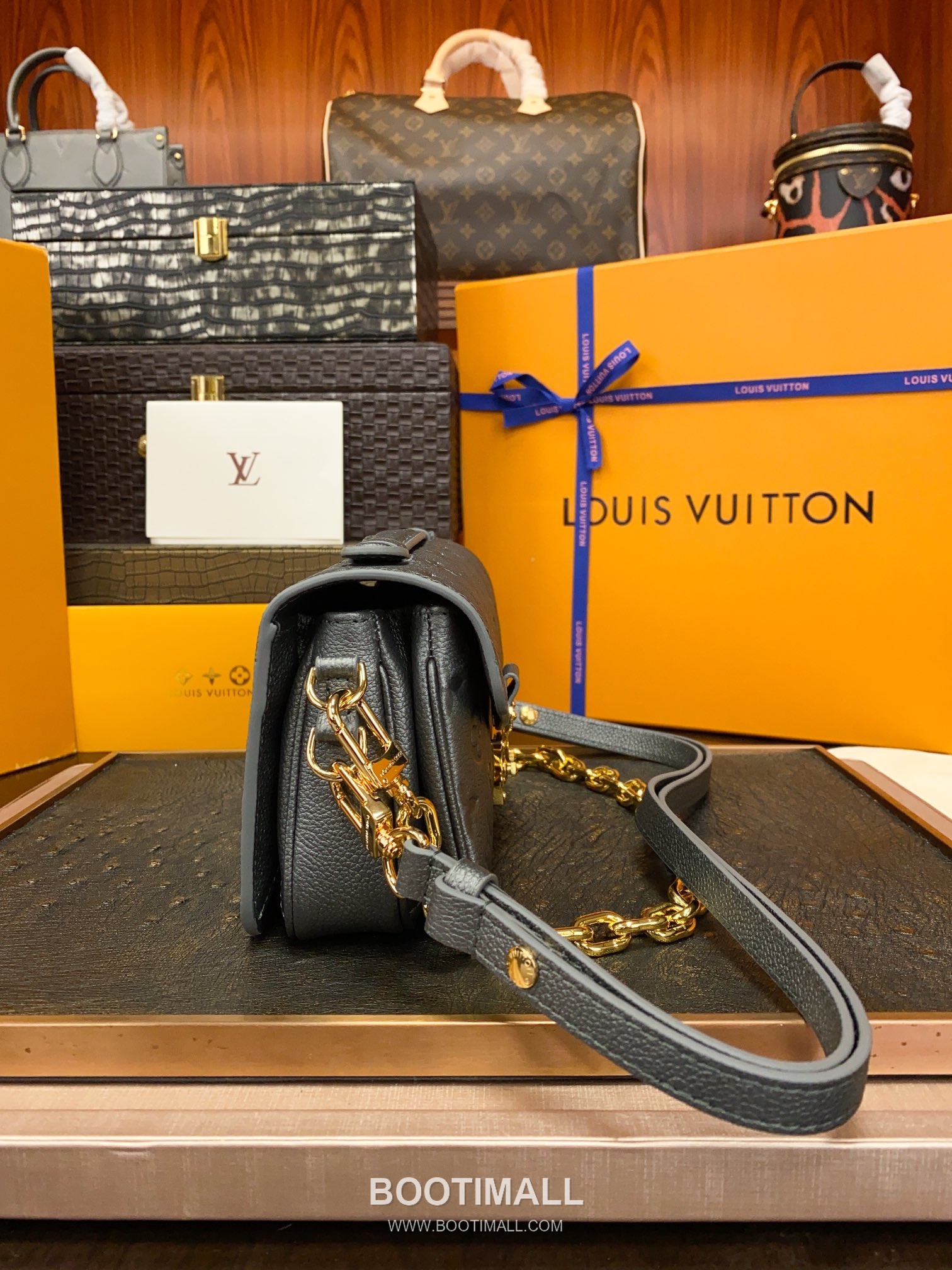 Louis Vuitton Pochette Métis East West M11998 Monogram Empreinte Leather Shoulder Bag 루이비통 포쉐트 메티스 이스트 웨스트 모노그램 앙프렝뜨 가죽 숄더백 21.5cm 11