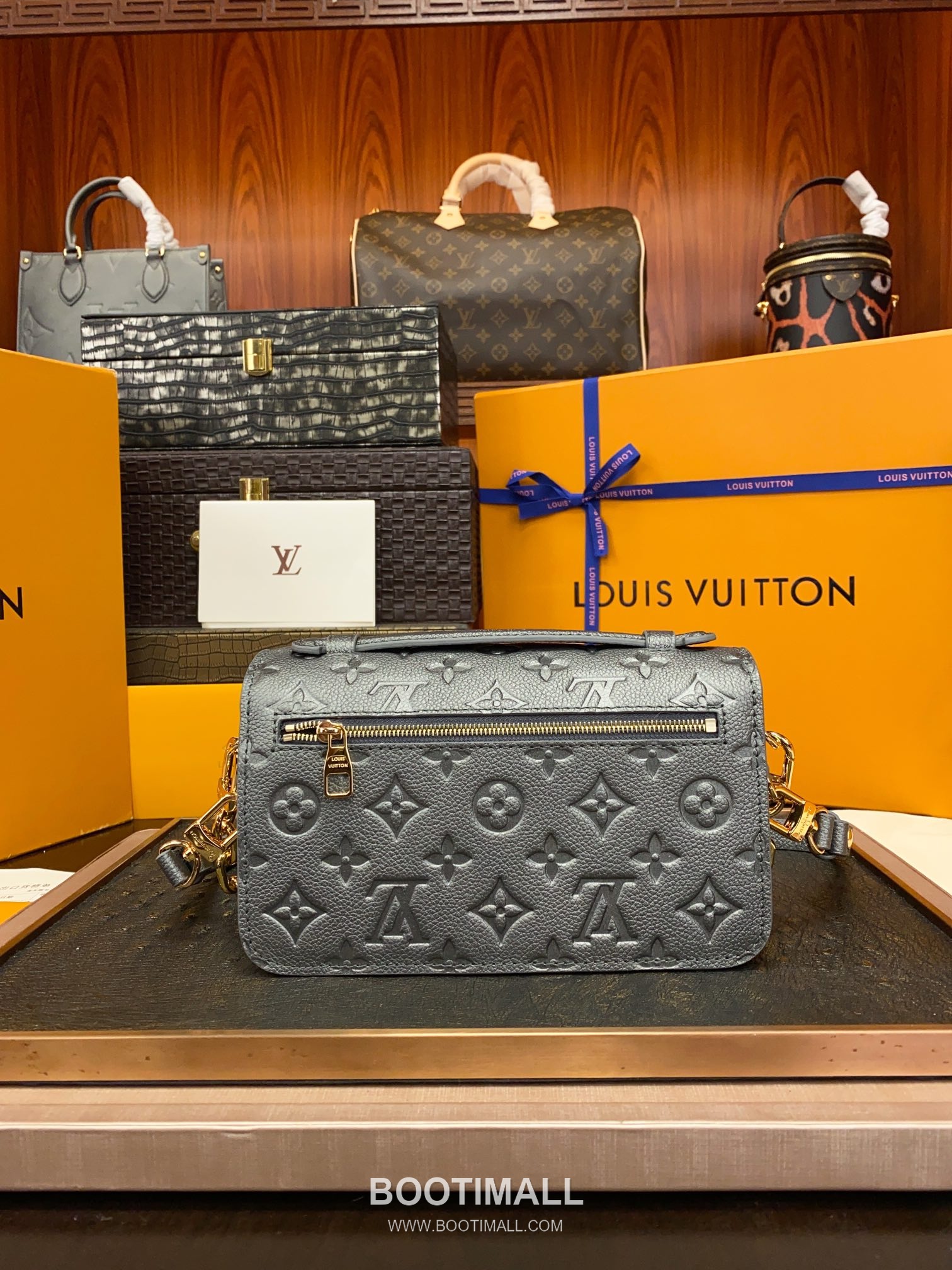 Louis Vuitton Pochette Métis East West M11998 Monogram Empreinte Leather Shoulder Bag 루이비통 포쉐트 메티스 이스트 웨스트 모노그램 앙프렝뜨 가죽 숄더백 21.5cm 12