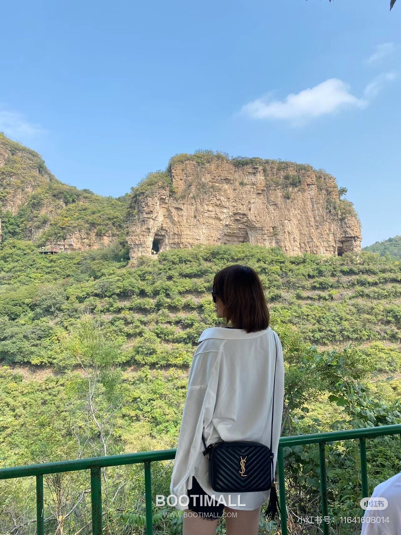 Saint Laurent Lou Camera Bag Calfskin Leather Shoulder Bag 생로랑 루 카메라백 카프스킨 가죽 숄더백 23cm 9