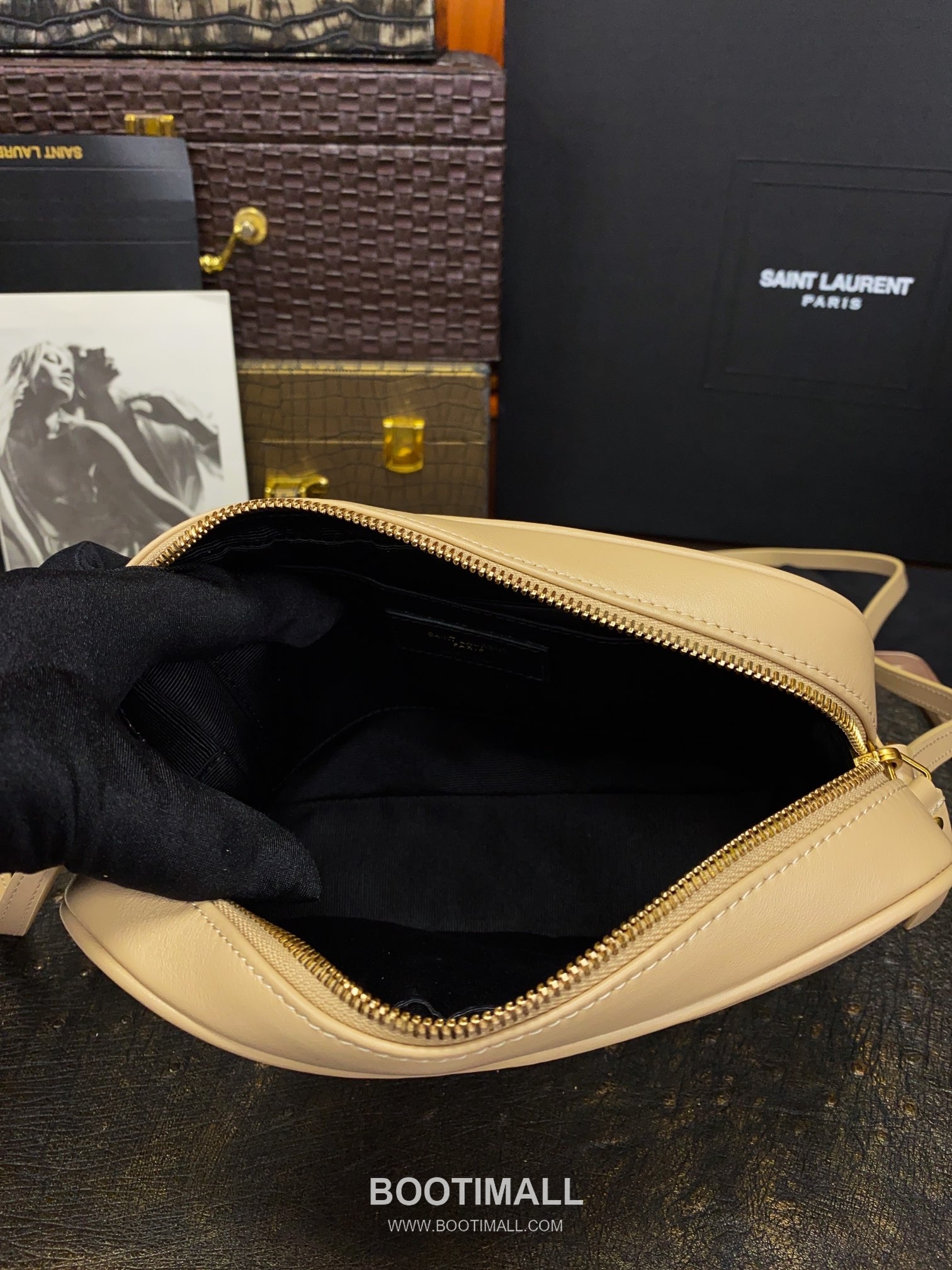 Saint Laurent Lou Camera Bag Calfskin Leather Shoulder Bag 생로랑 루 카메라백 카프스킨 가죽 숄더백 23cm 7