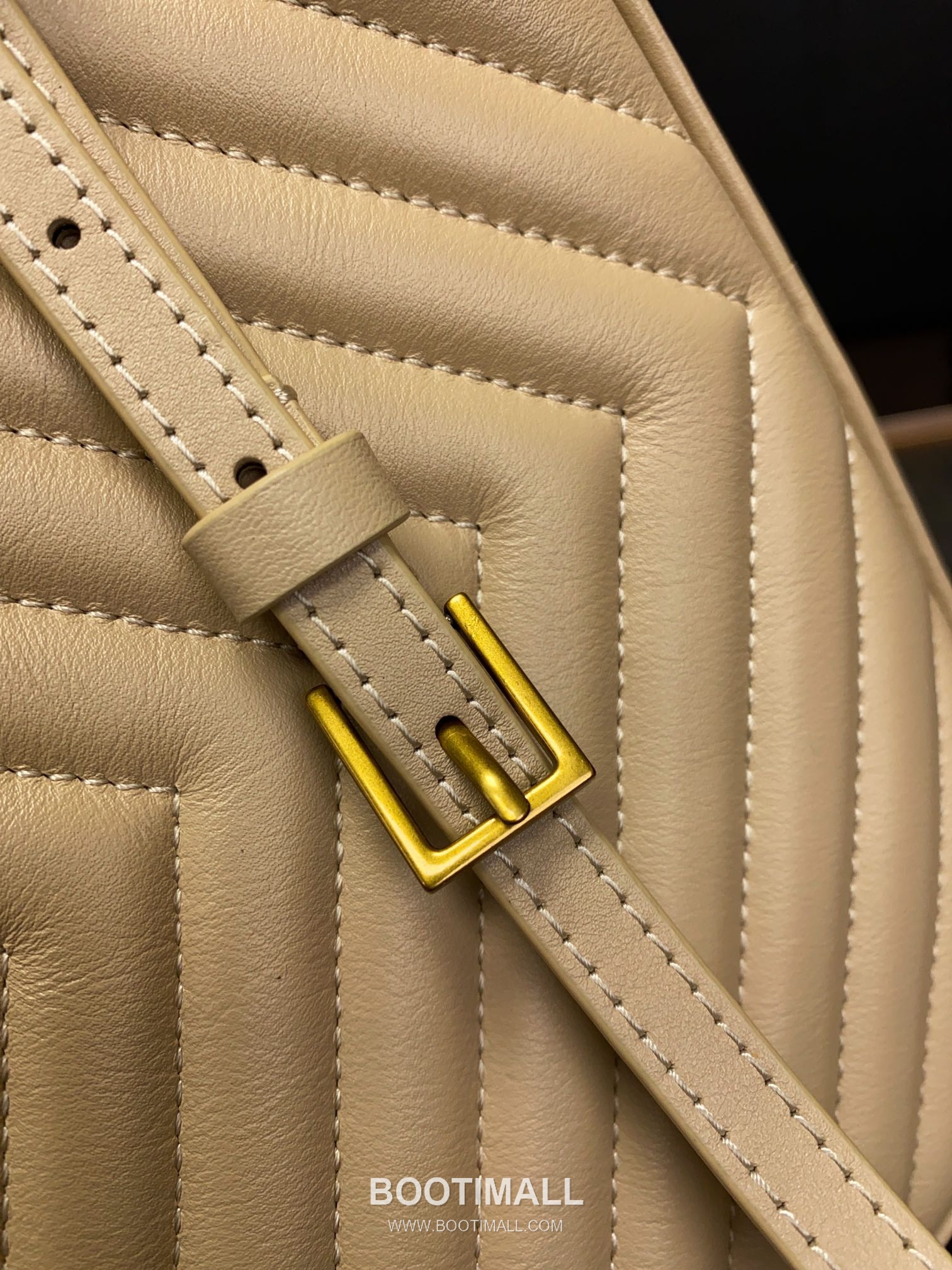 Saint Laurent Lou Camera Bag Calfskin Leather Shoulder Bag 생로랑 루 카메라백 카프스킨 가죽 숄더백 23cm 9