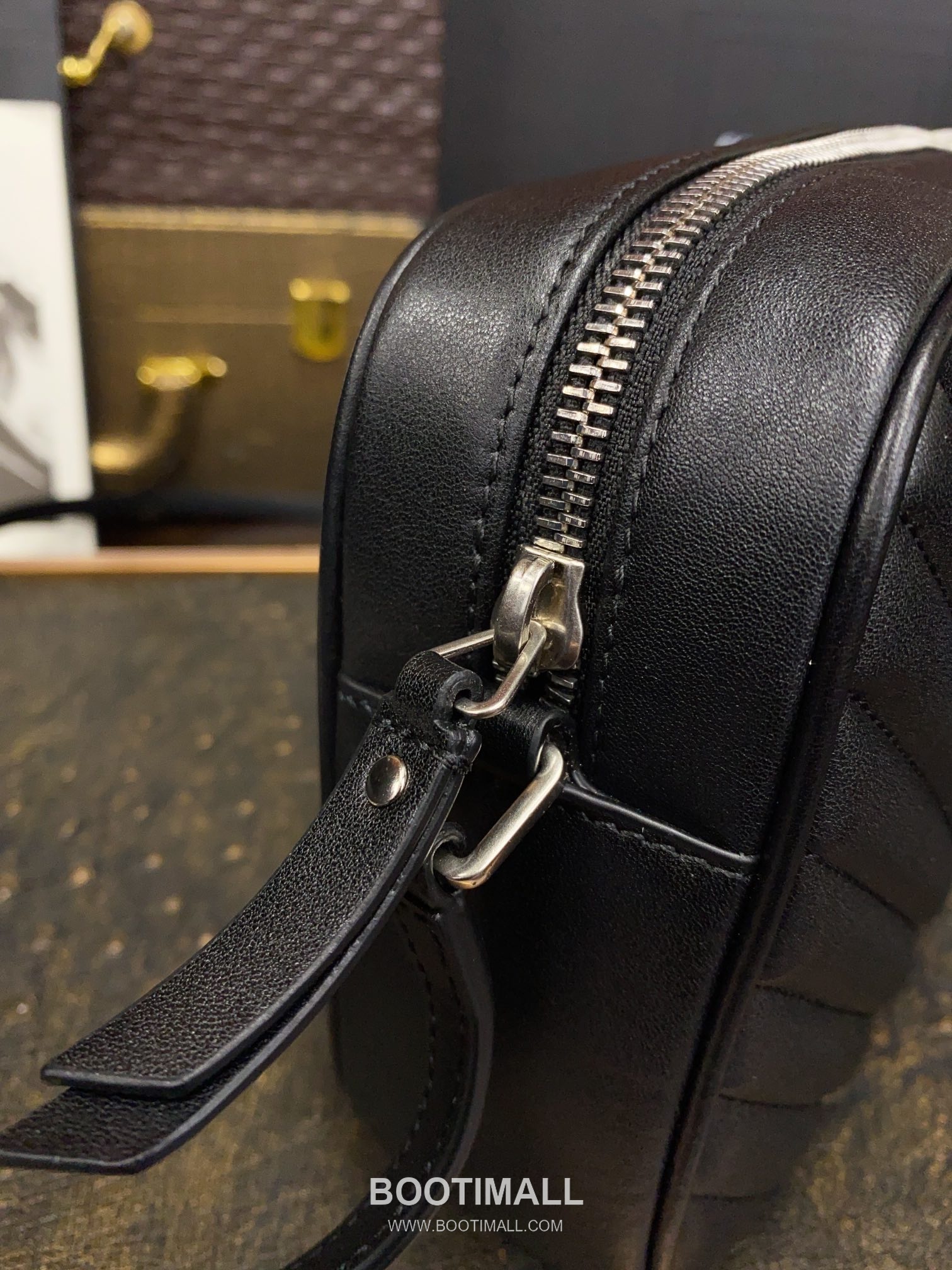 Saint Laurent Lou Camera Bag Calfskin Leather Shoulder Bag 생로랑 루 카메라백 카프스킨 가죽 숄더백 23cm 7