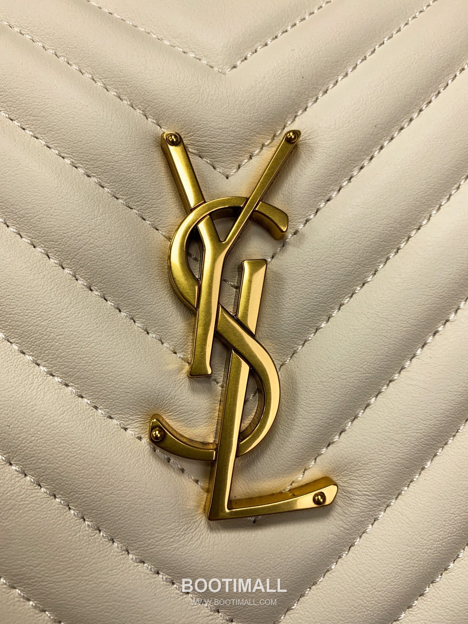 Saint Laurent Lou Camera Bag Calfskin Leather Shoulder Bag 생로랑 루 카메라백 카프스킨 가죽 숄더백 23cm- 5