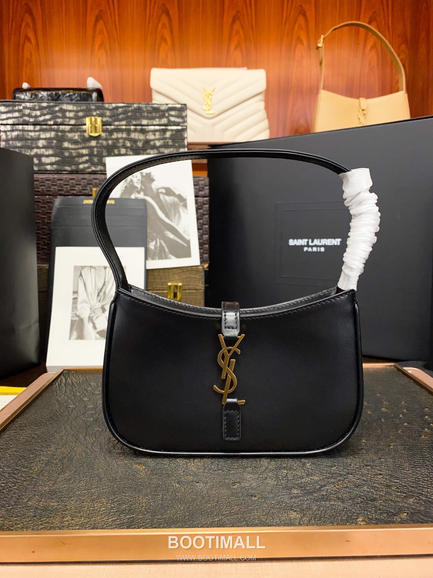 Saint Laurent Mini Shoulder Bag 710318 Calfskin Leather Underarm Bag 생로랑 미니 숄더백 카프스킨 가죽 언더암백 19cm 2