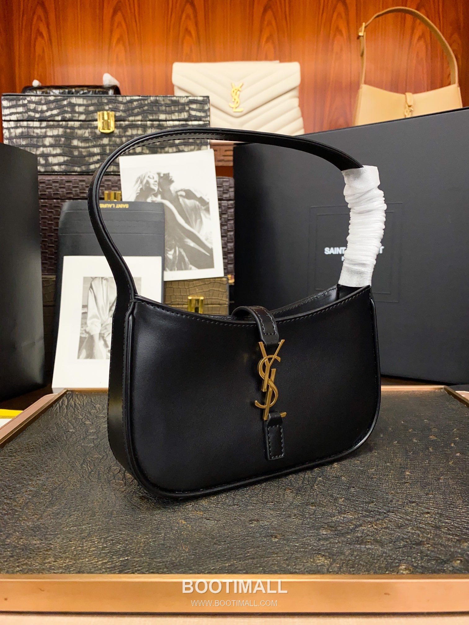 Saint Laurent Mini Shoulder Bag 710318 Calfskin Leather Underarm Bag 생로랑 미니 숄더백 카프스킨 가죽 언더암백 19cm 3