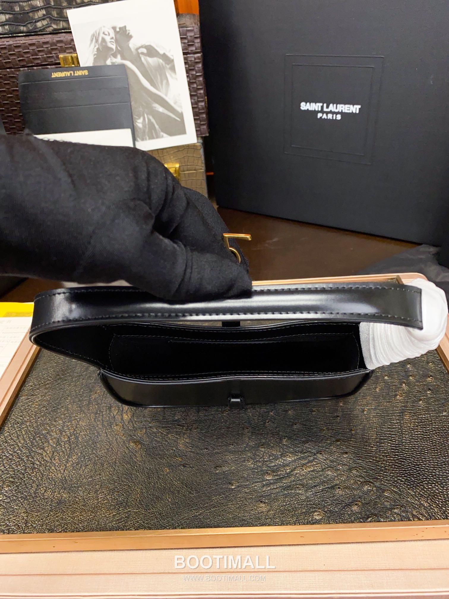 Saint Laurent Mini Shoulder Bag 710318 Calfskin Leather Underarm Bag 생로랑 미니 숄더백 카프스킨 가죽 언더암백 19cm 8