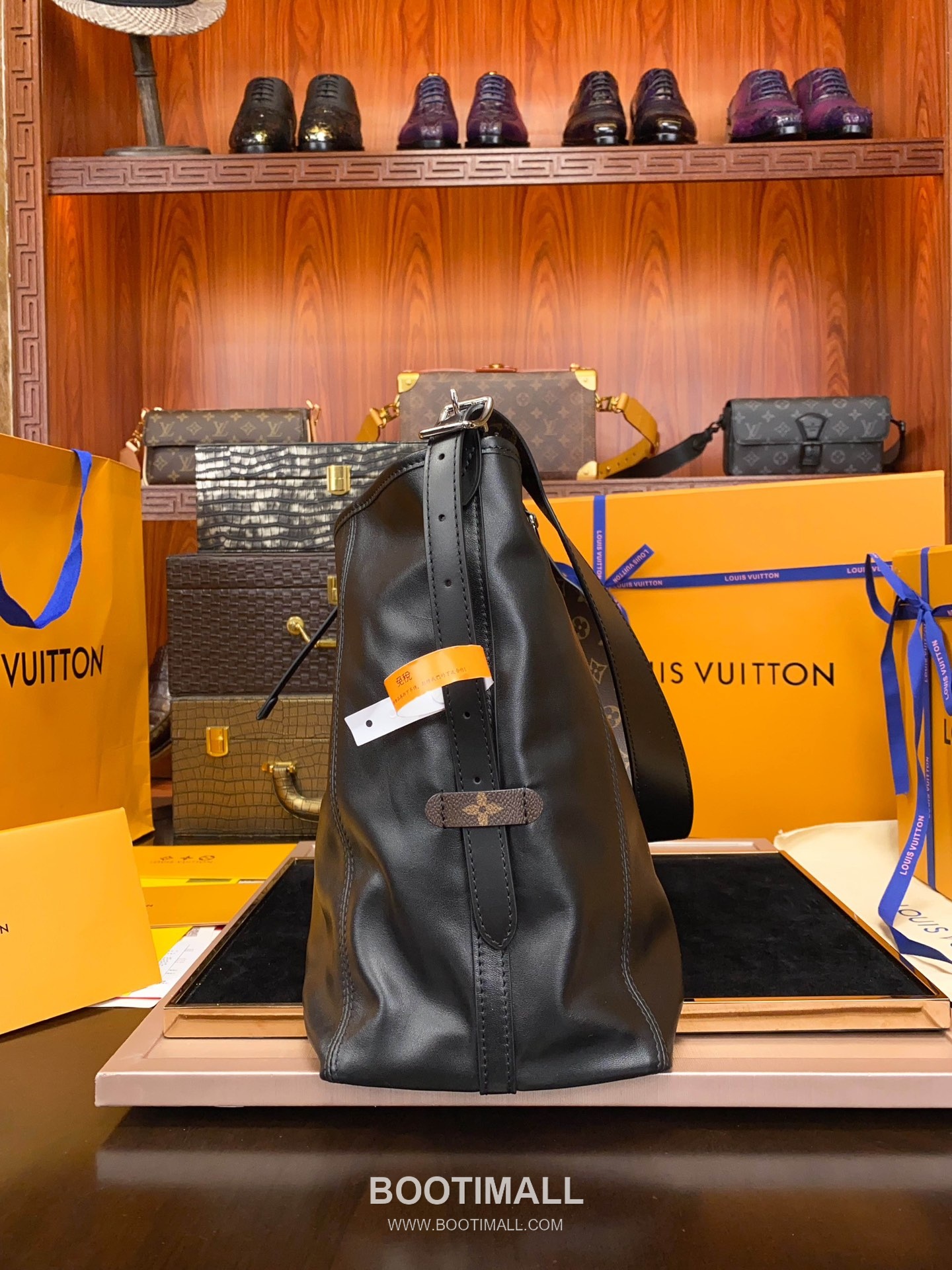 Louis Vuitton CarryAll Dark MM M25143 Lambskin Leather Tote Bag 루이비통 캐리올 다크 MM 램스킨 가죽 토트백 39cm 3