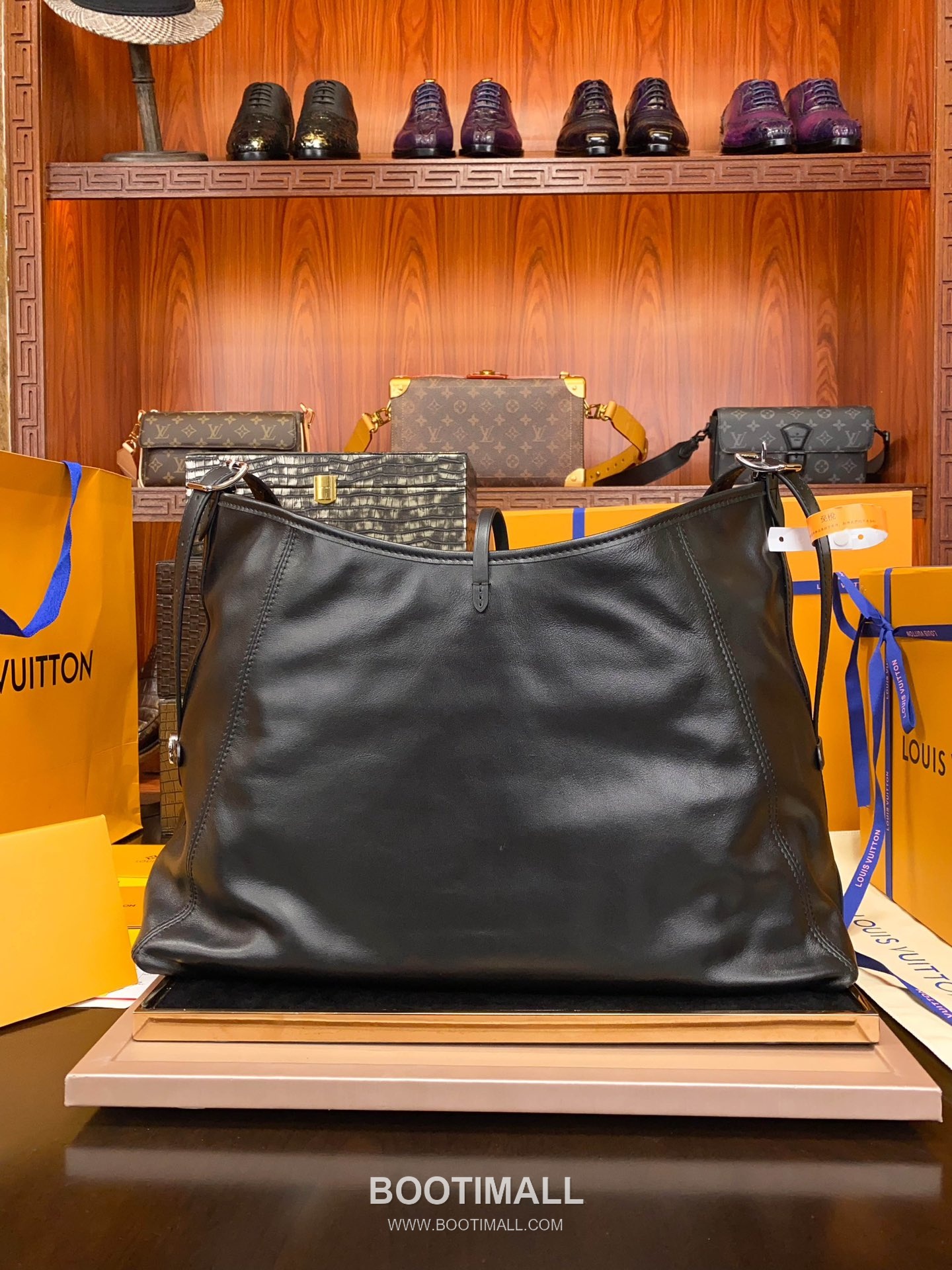 Louis Vuitton CarryAll Dark MM M25143 Lambskin Leather Tote Bag 루이비통 캐리올 다크 MM 램스킨 가죽 토트백 39cm 4