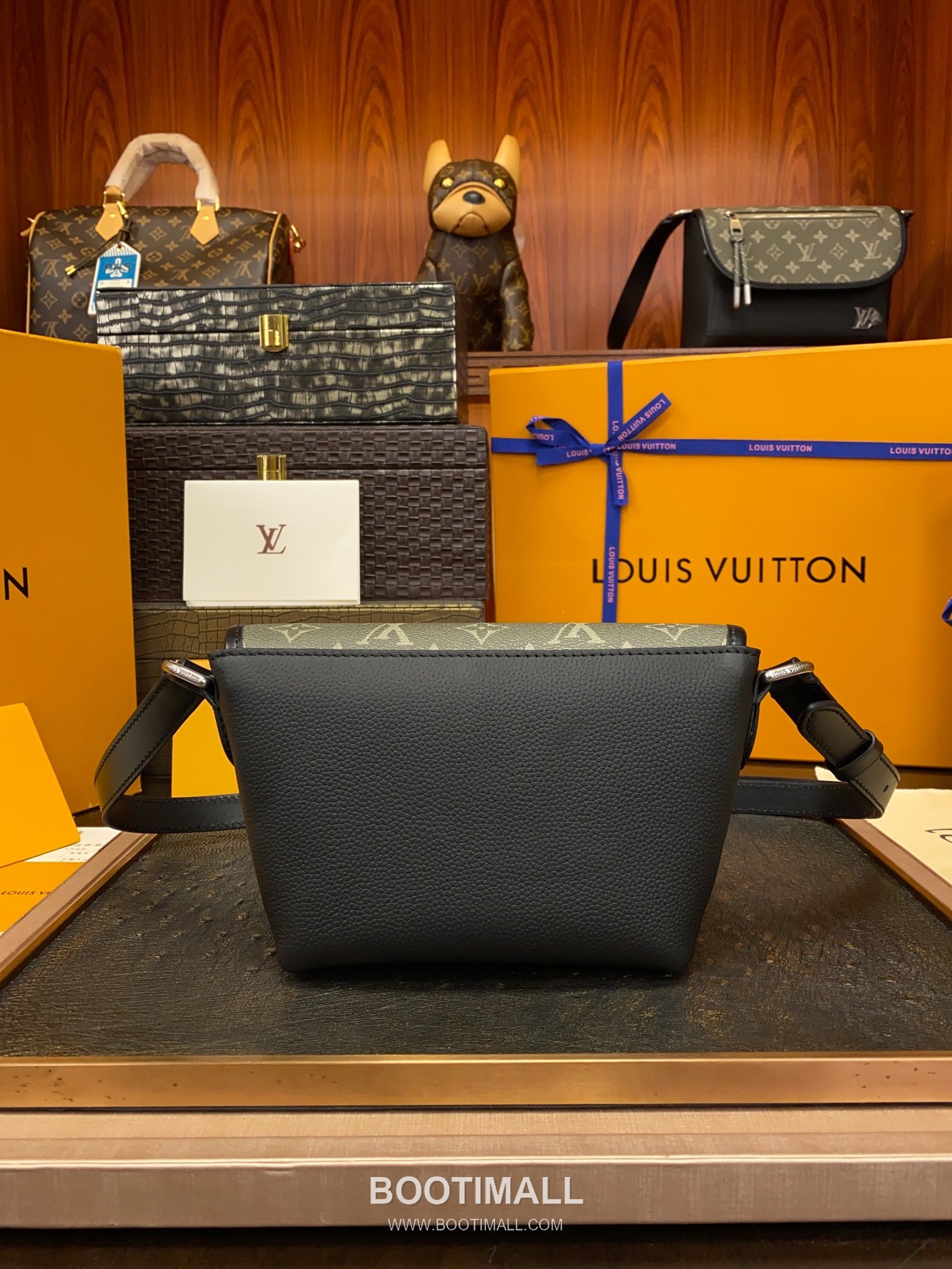 Louis Vuitton Pulse Mini Bag M12618 Monogram Canvas and Leather Shoulder Bag 루이비통 펄스 미니백 모노그램 캔버스 가죽 숄더백 22.5cm 10