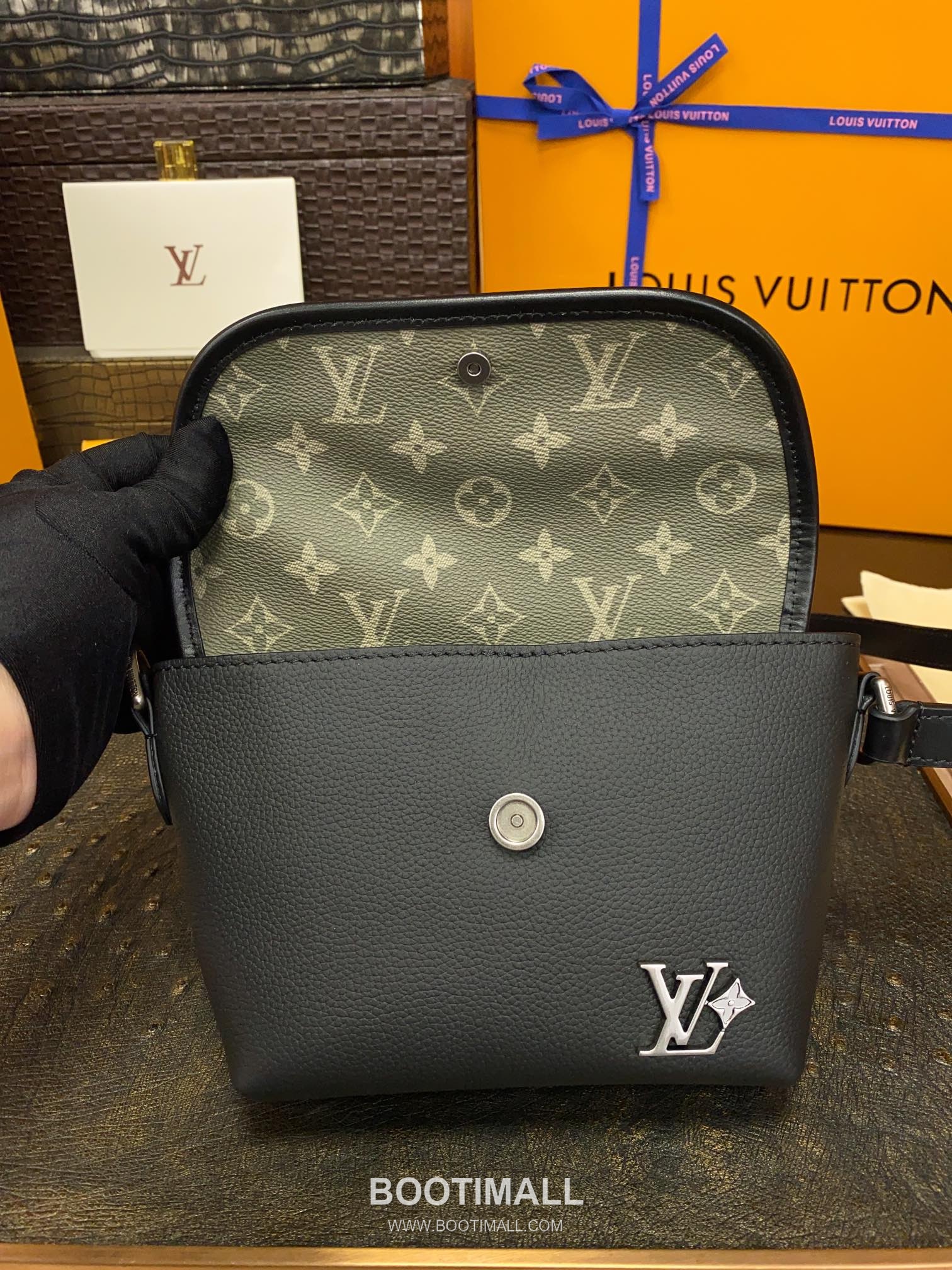 Louis Vuitton Pulse Mini Bag M12618 Monogram Canvas and Leather Shoulder Bag 루이비통 펄스 미니백 모노그램 캔버스 가죽 숄더백 22.5cm 12