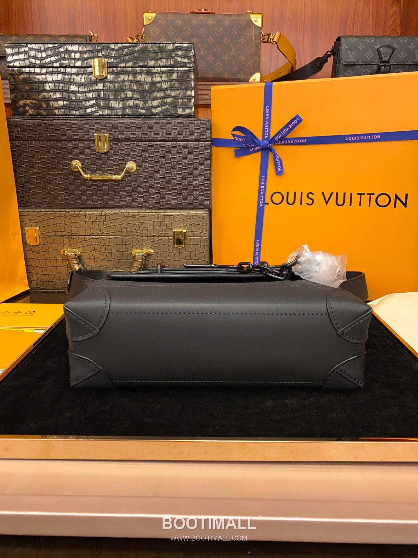 Louis Vuitton Steamer Small M24436 Taurillon Monogram Embossed Leather Bag 루이비통 스티머 스몰 토리옹 모노그램 엠보스 가죽 백 25cm 15