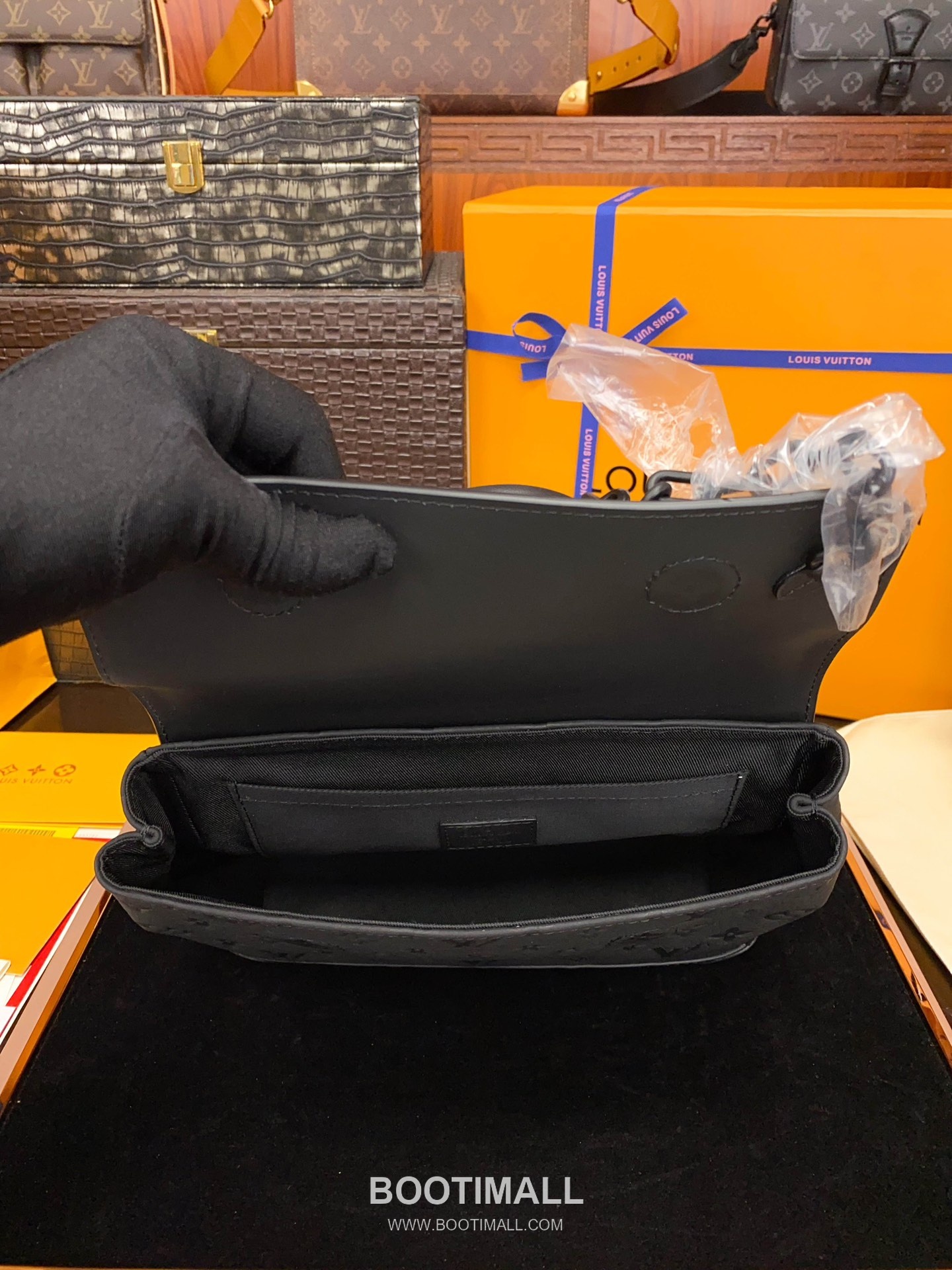 Louis Vuitton Steamer Small M24436 Taurillon Monogram Embossed Leather Bag 루이비통 스티머 스몰 토리옹 모노그램 엠보스 가죽 백 25cm 18