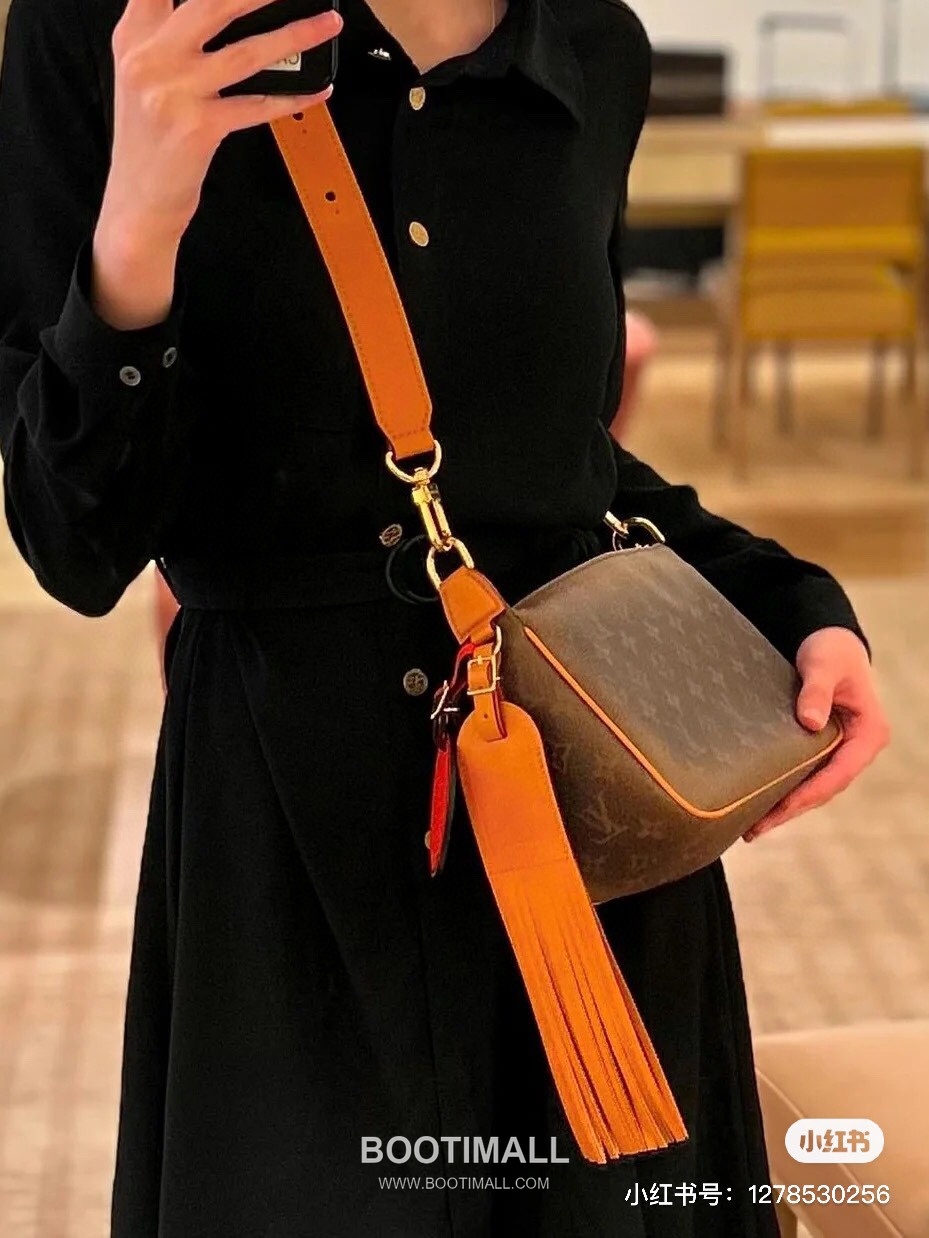 Louis Vuitton Pochette Accessoires XL M11623 Monogram Dust Canvas Bag 루이비통 포쉐트 악세수아 XL 모노그램 더스트 캔버스 백 28cm 3