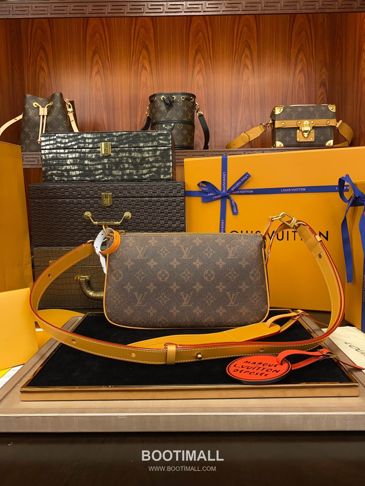 Louis Vuitton Pochette Accessoires XL M11623 Monogram Dust Canvas Bag 루이비통 포쉐트 악세수아 XL 모노그램 더스트 캔버스 백 28cm 5