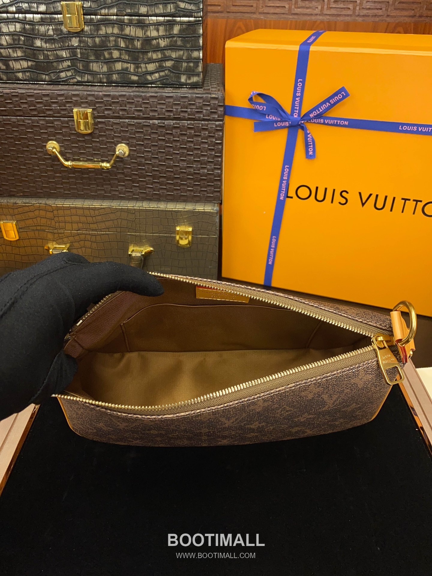 Louis Vuitton Pochette Accessoires XL M11623 Monogram Dust Canvas Bag 루이비통 포쉐트 악세수아 XL 모노그램 더스트 캔버스 백 28cm 11