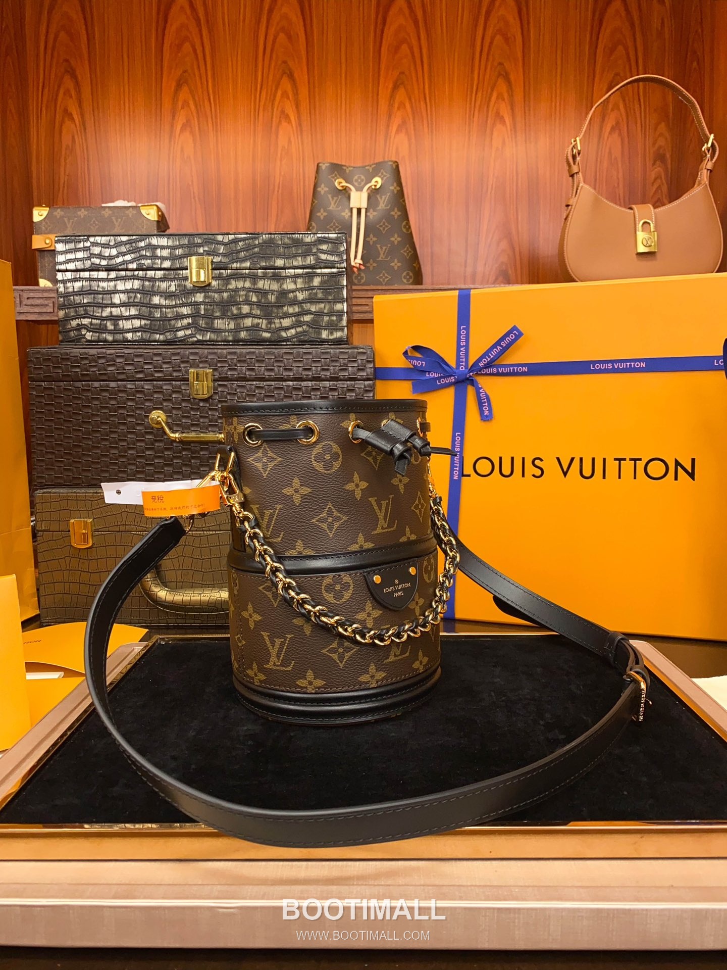Louis Vuitton Canoé Bag M83480 Monogram Canvas Bucket Bag 루이비통 카노에 모노그램 캔버스 버킷백 20.5cm 4