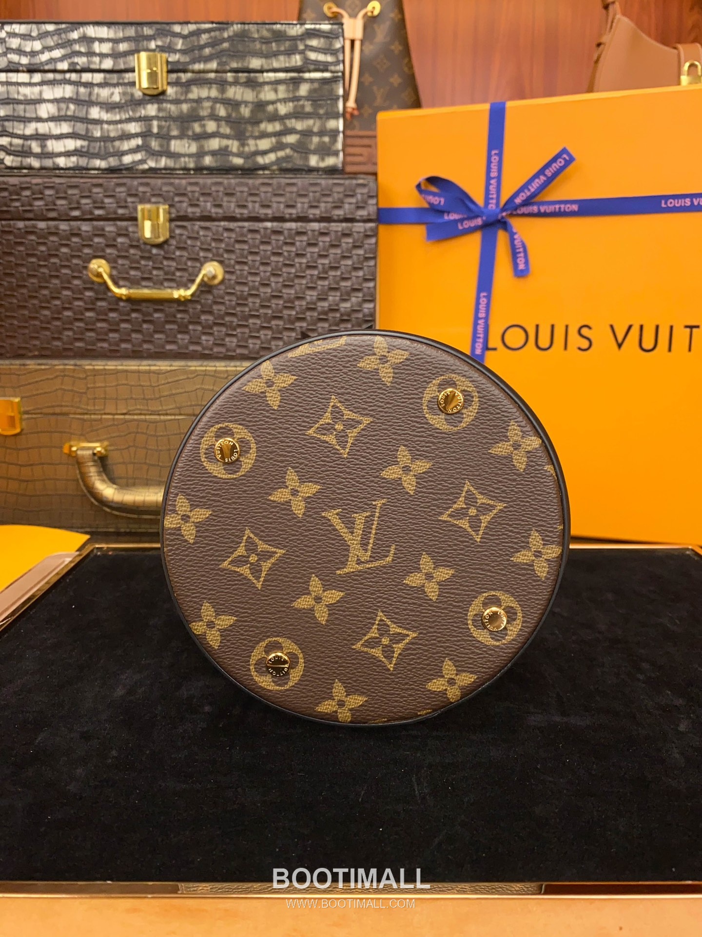 Louis Vuitton Canoé Bag M83480 Monogram Canvas Bucket Bag 루이비통 카노에 모노그램 캔버스 버킷백 20.5cm 7