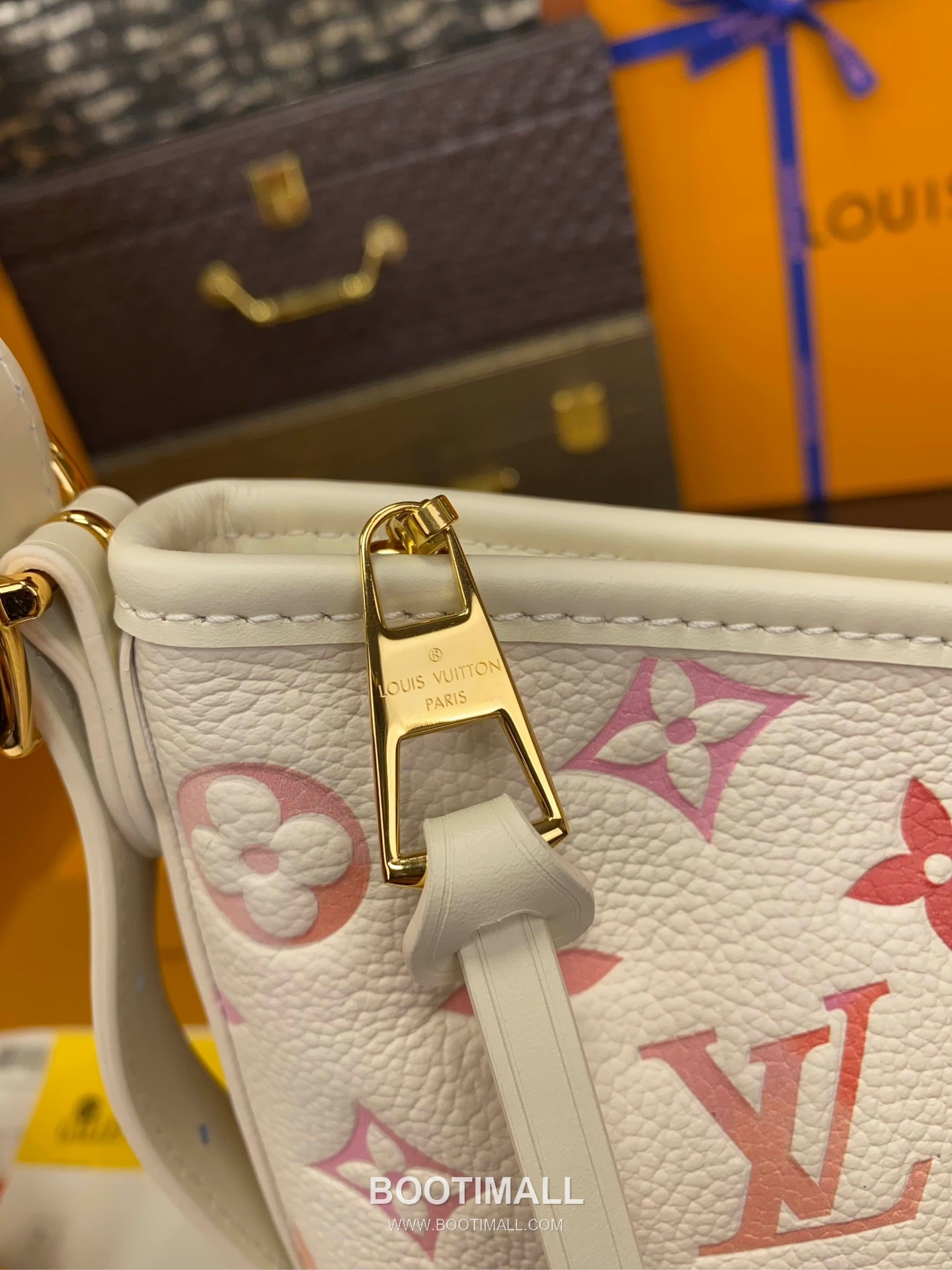 Louis Vuitton CarryAll Small M24652 Monogram Empreinte Leather Tote Bag 루이비통 캐리올 스몰 모노그램 앙프렝뜨 가죽 토트백 29.5cm 16