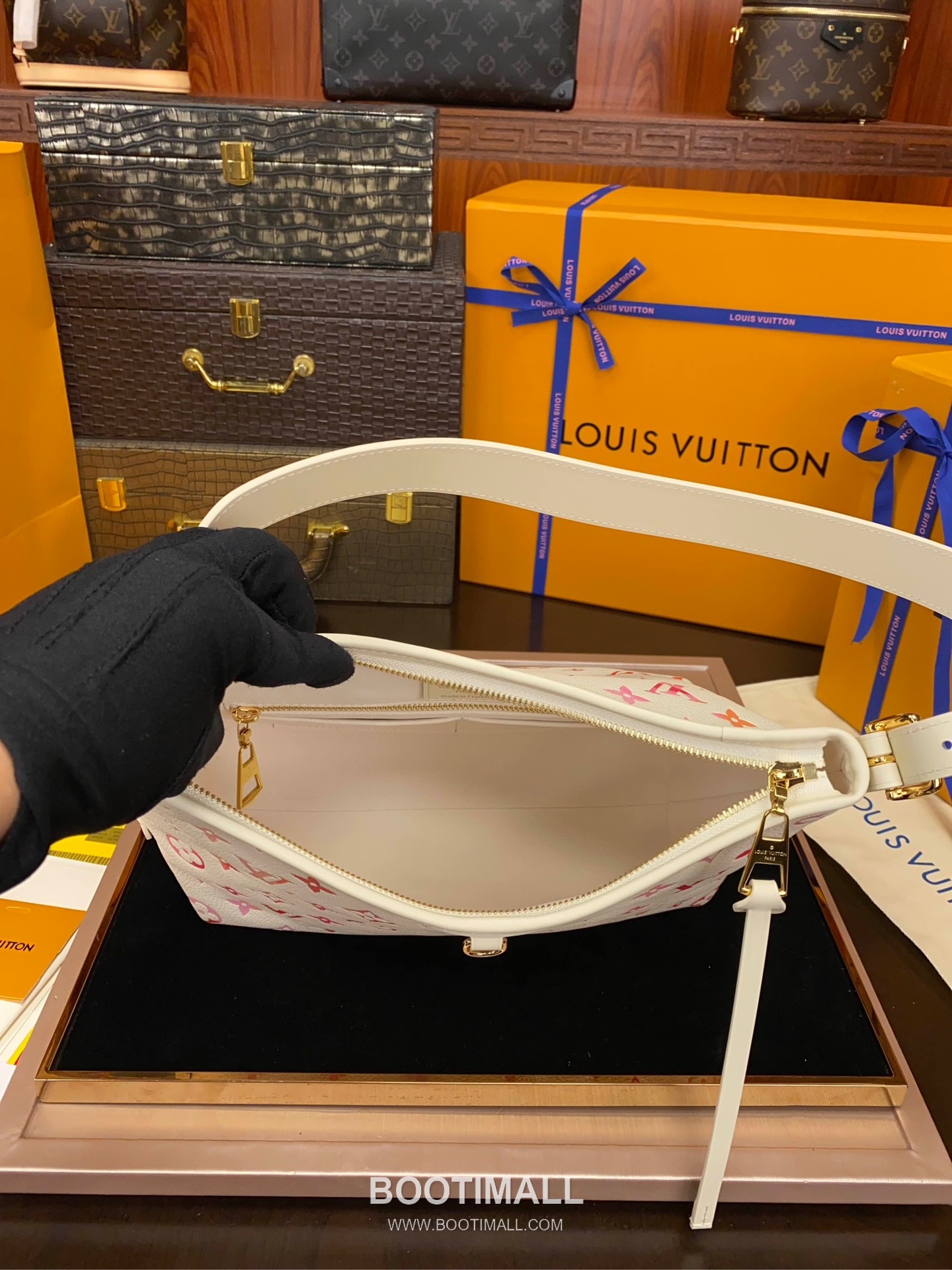 Louis Vuitton CarryAll Small M24652 Monogram Empreinte Leather Tote Bag 루이비통 캐리올 스몰 모노그램 앙프렝뜨 가죽 토트백 29.5cm 18