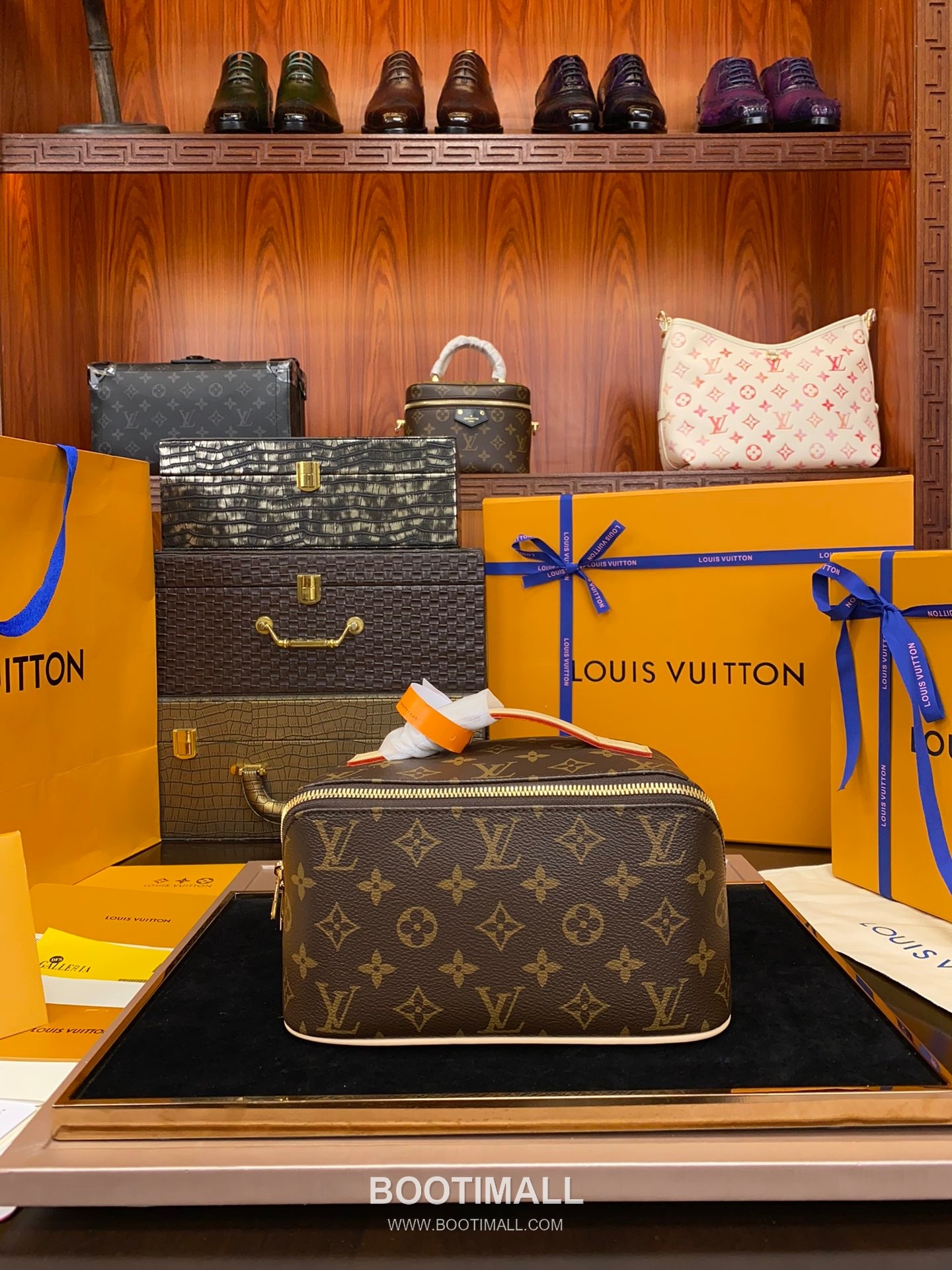 Louis Vuitton Toiletry Bag 2 Compartments M11750 Monogram Coated Canvas Pouch 루이비통 토일레트리 백 2 컴파트먼트 모노그램 코팅 캔버스 파우치 24cm 1