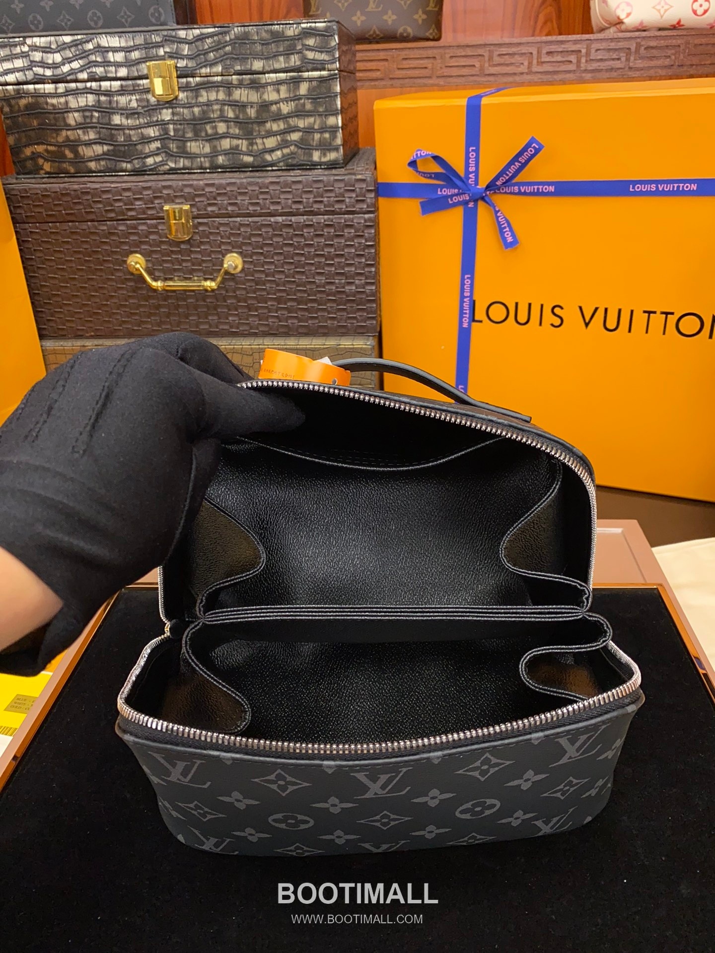 Louis Vuitton Toiletry Bag 2 Compartments M11750 Monogram Coated Canvas Pouch 루이비통 토일레트리 백 2 컴파트먼트 모노그램 코팅 캔버스 파우치 24cm 8