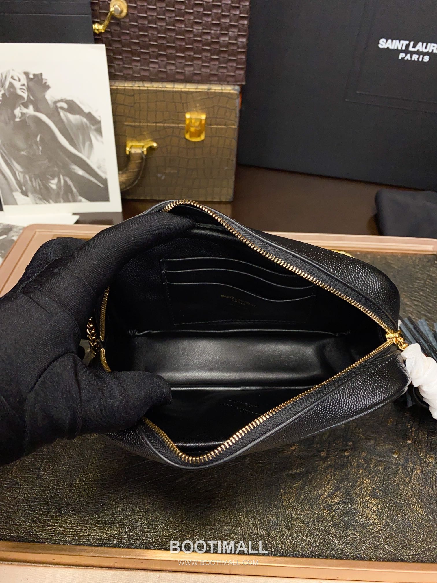 Saint Laurent Lou Camera Bag 612579 Calfskin Leather Shoulder Bag 생로랑 루 카메라백 카프스킨 가죽 숄더백 19cm 8