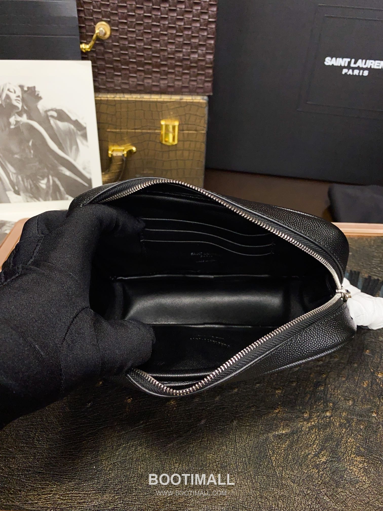 Saint Laurent Lou Camera Bag 612579 Calfskin Leather Shoulder Bag 생로랑 루 카메라백 카프스킨 가죽 숄더백 19cm 8