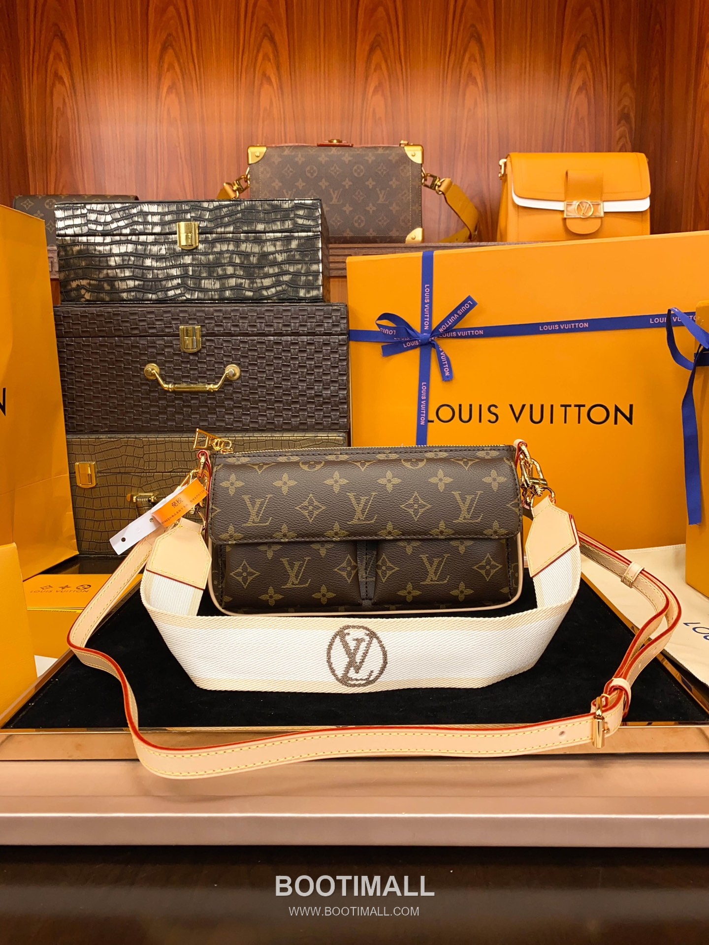 Louis Vuitton Vibe Bag M46999 Monogram Canvas Shoulder Bag 루이비통 바이브 모노그램 캔버스 숄더백 25cm 11