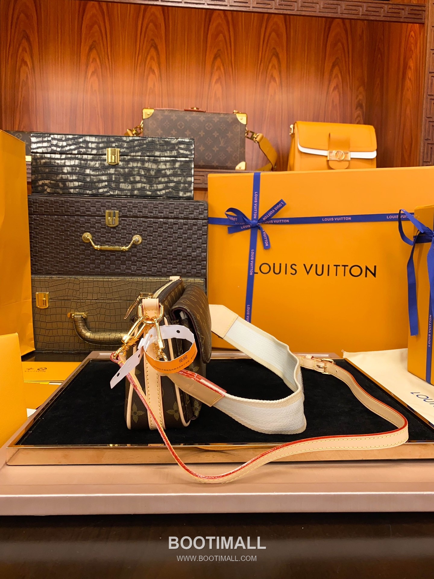 Louis Vuitton Vibe Bag M46999 Monogram Canvas Shoulder Bag 루이비통 바이브 모노그램 캔버스 숄더백 25cm 13