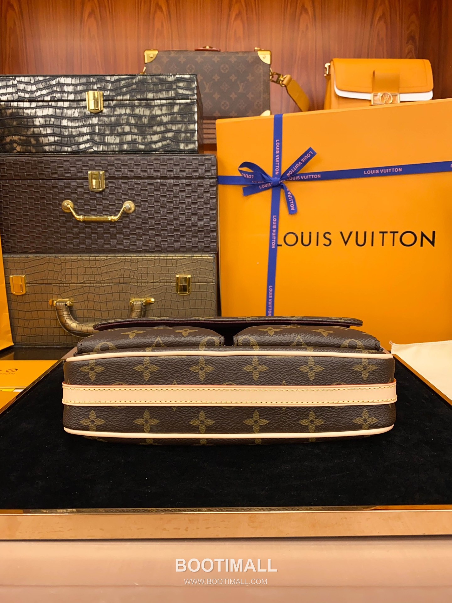 Louis Vuitton Vibe Bag M46999 Monogram Canvas Shoulder Bag 루이비통 바이브 모노그램 캔버스 숄더백 25cm 15