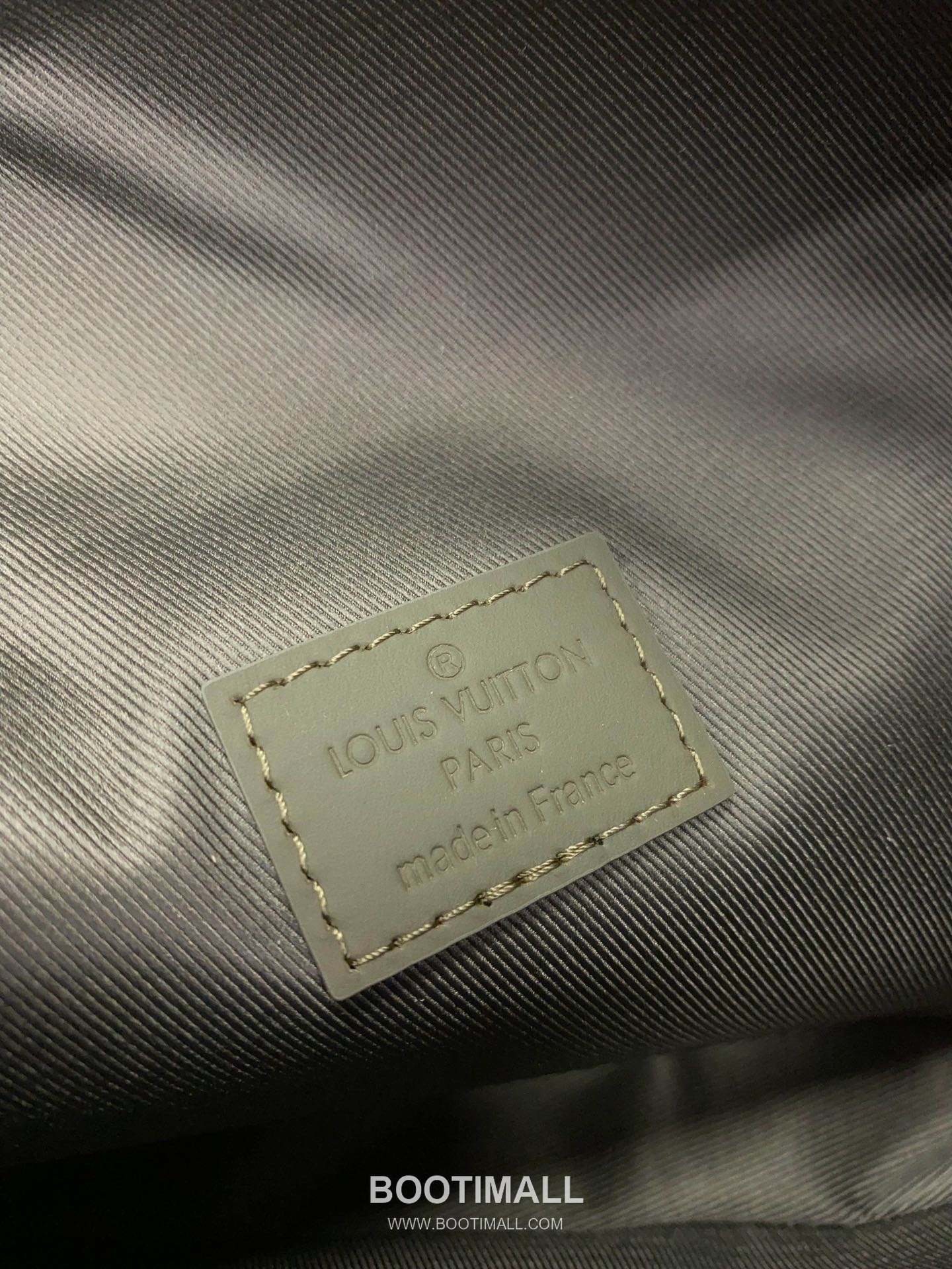 Louis Vuitton Pilot Mini Bag Grained Calfskin Leather Shoulder Bag 루이비통 파일럿 미니백 그레인 카프스킨 가죽 숄더백 20cm 10