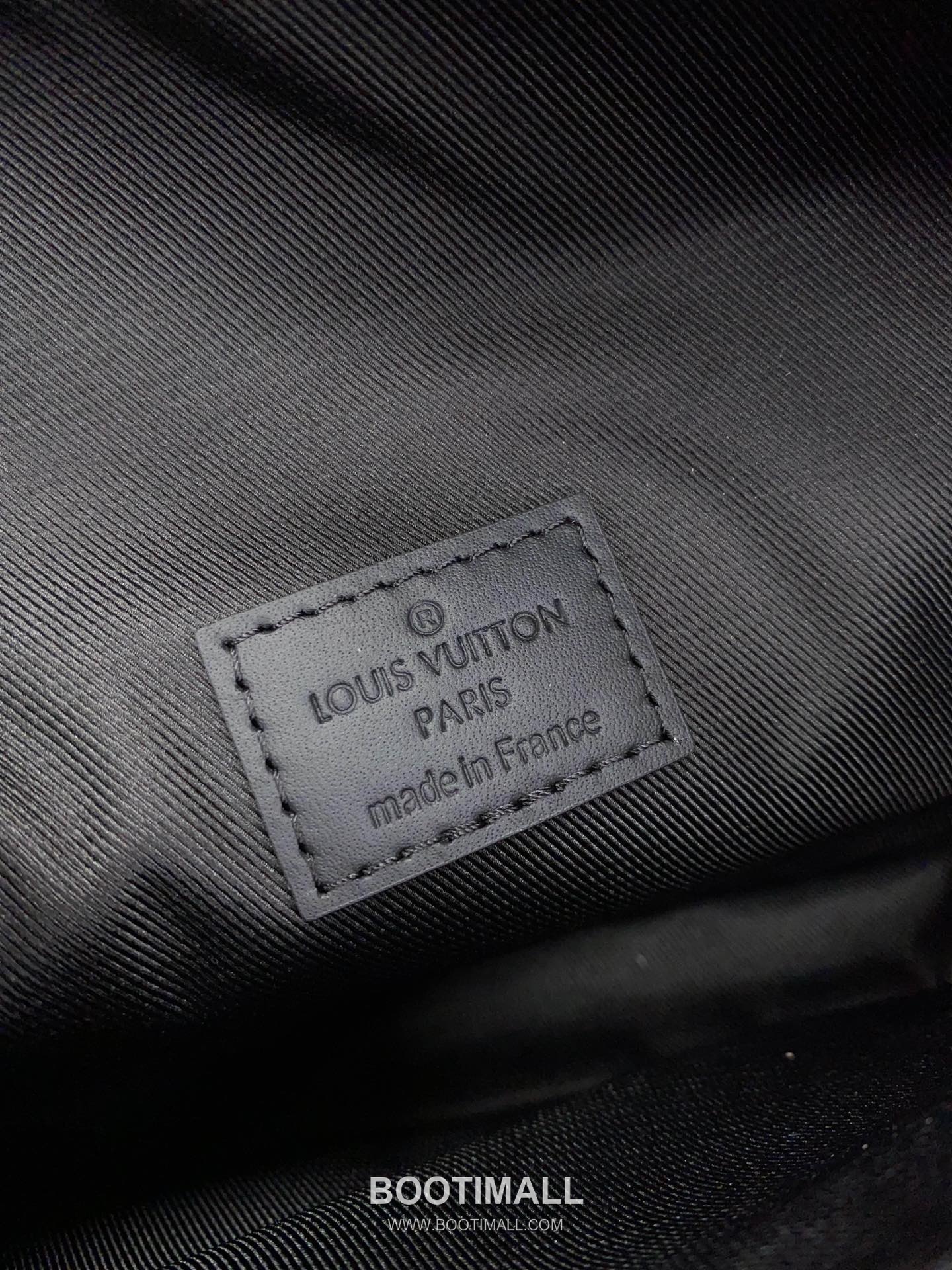 Louis Vuitton Pilot Mini Bag Grained Calfskin Leather Shoulder Bag 루이비통 파일럿 미니백 그레인 카프스킨 가죽 숄더백 20cm 10