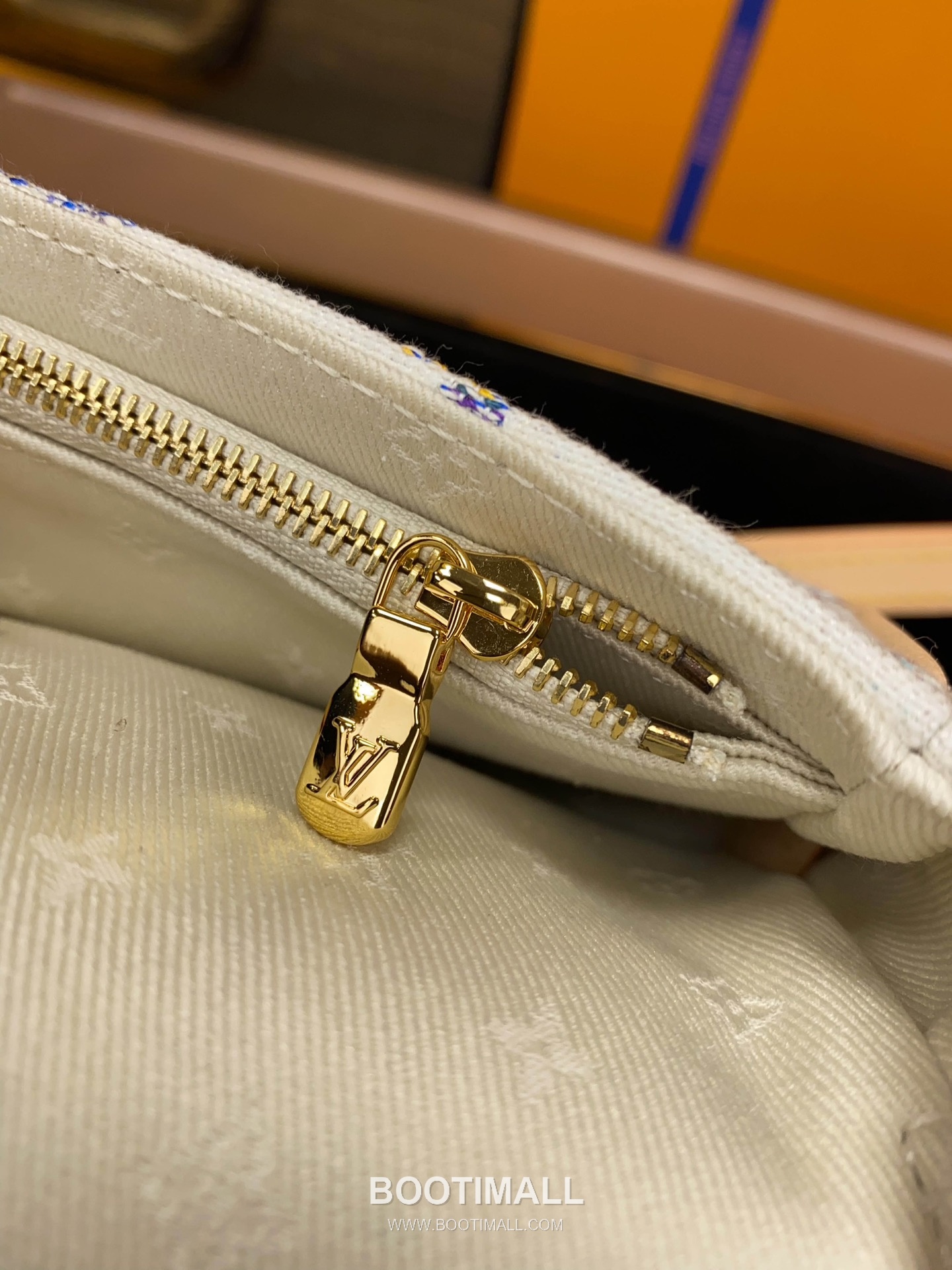 Louis Vuitton Wallet on Chain Ivy Monogram Jacquard Textile Leather Trim Bag 루이비통 월렛 온 체인 아이비 모노그램 자카드 텍스타일 레더 트림 백 23.5cm 17