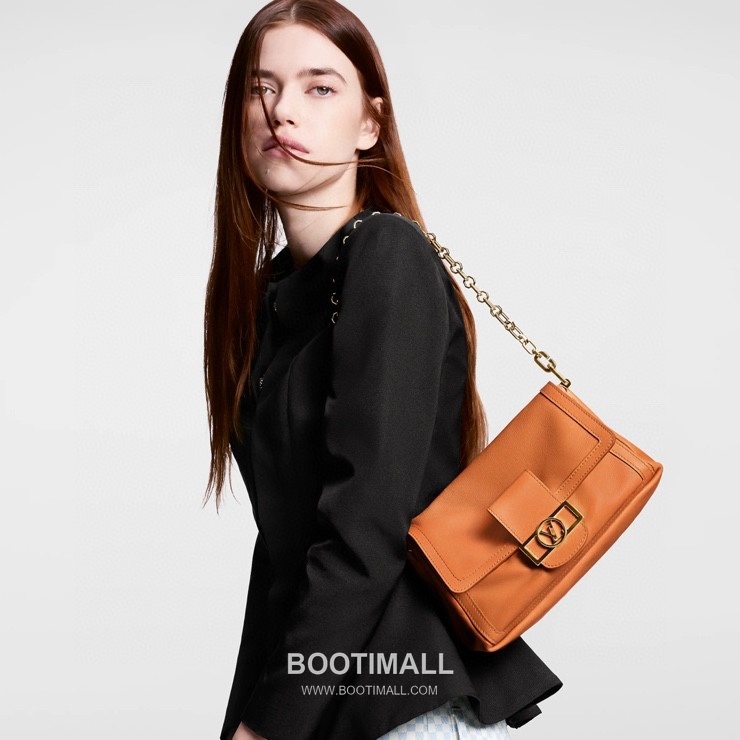 Louis Vuitton Dauphine Soft MM Calfskin Leather Shoulder Bag 루이비통 도핀 소프트 MM 카프스킨 가죽 숄더백 24cm 9