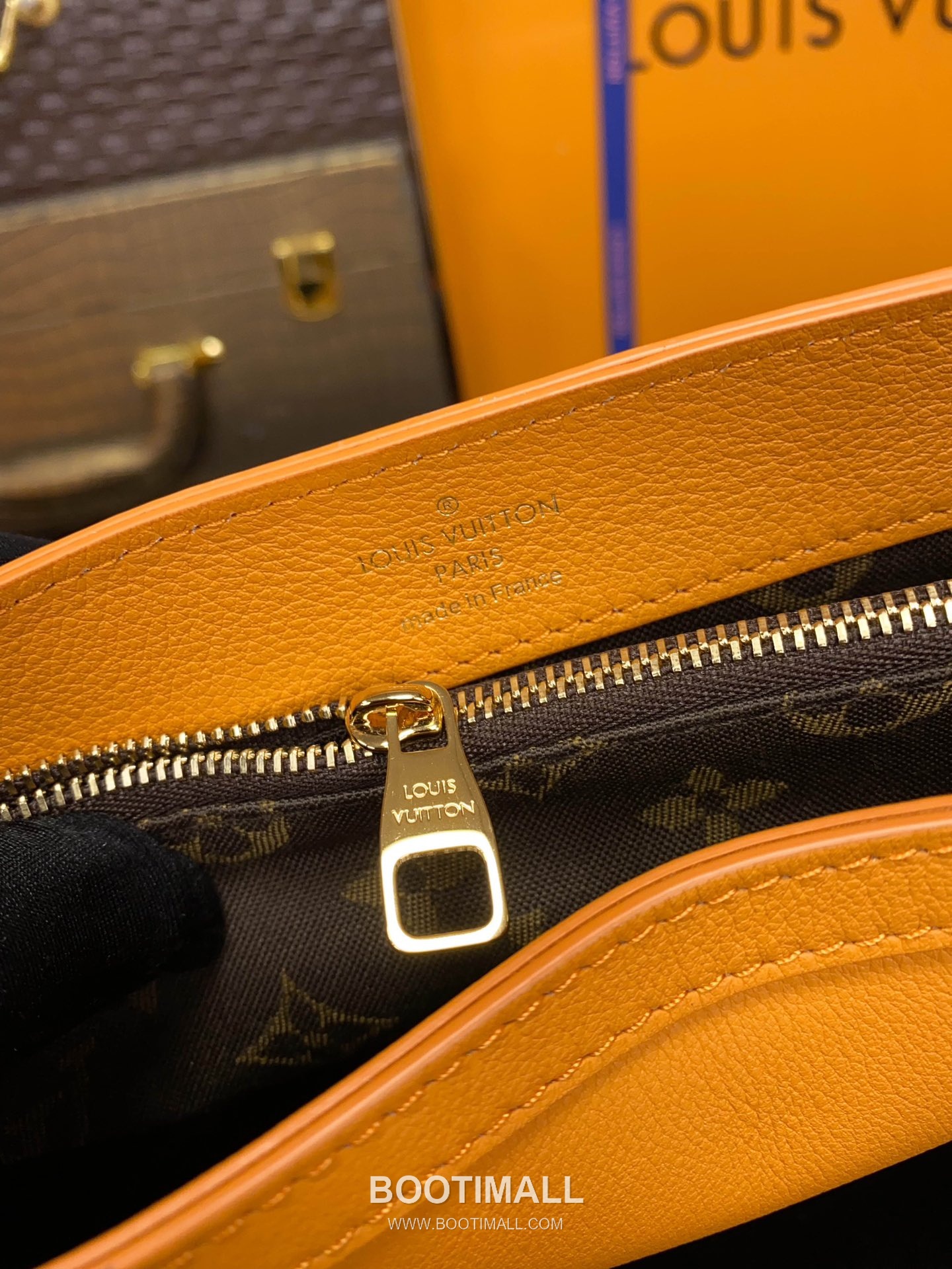 Louis Vuitton Dauphine Soft MM Calfskin Leather Shoulder Bag 루이비통 도핀 소프트 MM 카프스킨 가죽 숄더백 24cm 19