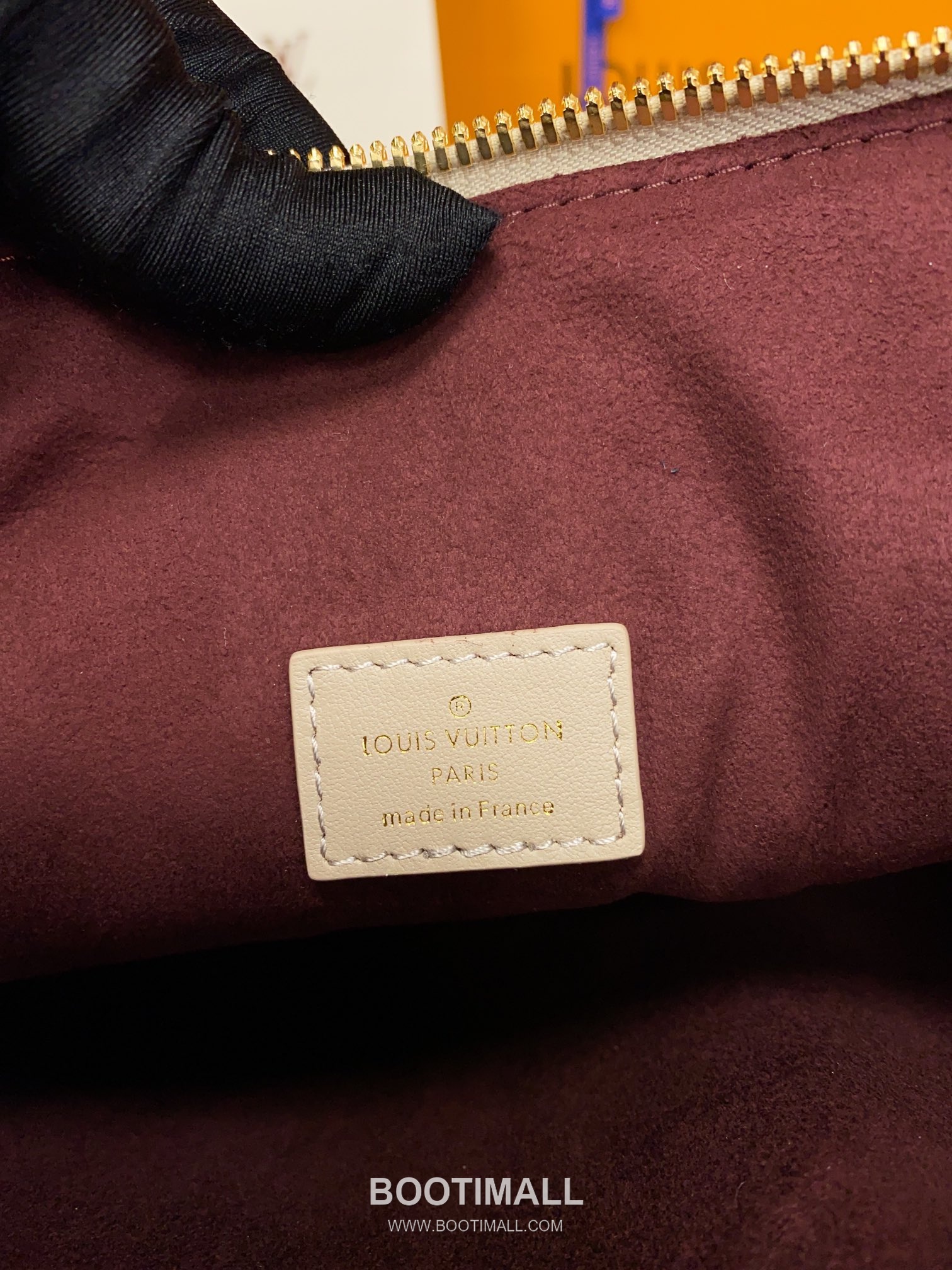 Louis Vuitton Coussin Hobo Bag M12071 Monogram Embossed Padded Leather Bag 루이비통 쿠션 호보백 모노그램 엠보스 패딩 가죽 백 38cm 11