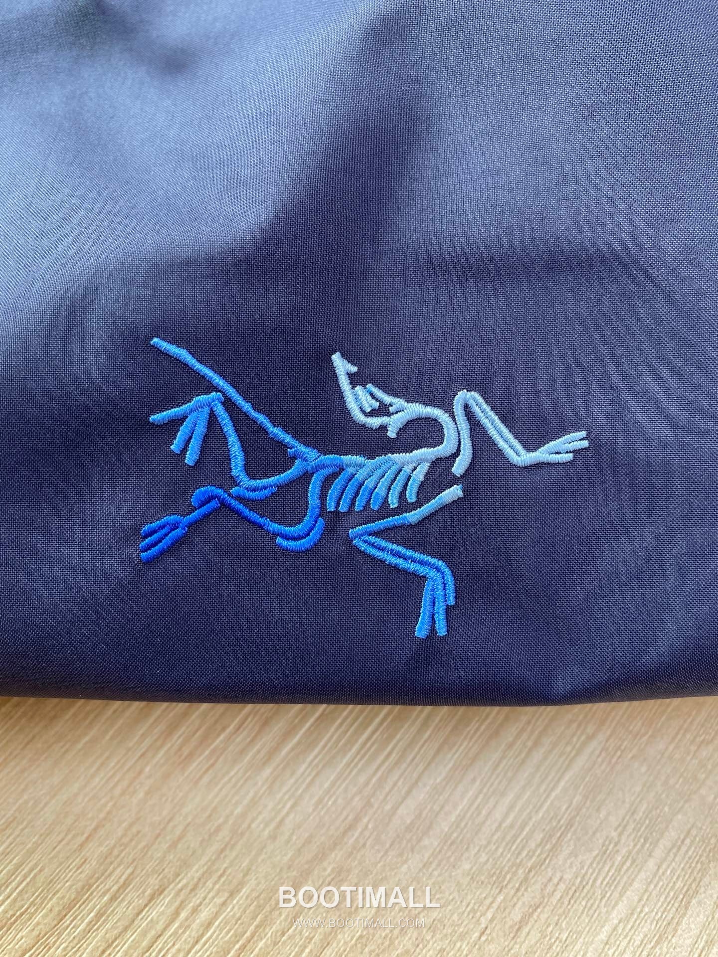 Arc'teryx x Songtsam Gamma 3.0 Nam Co Gradient Logo Softshell Hoody 아크테릭스 송잠 감마 3.0 나무초 그라데이션 로고 소프트쉘 후디 재킷 5