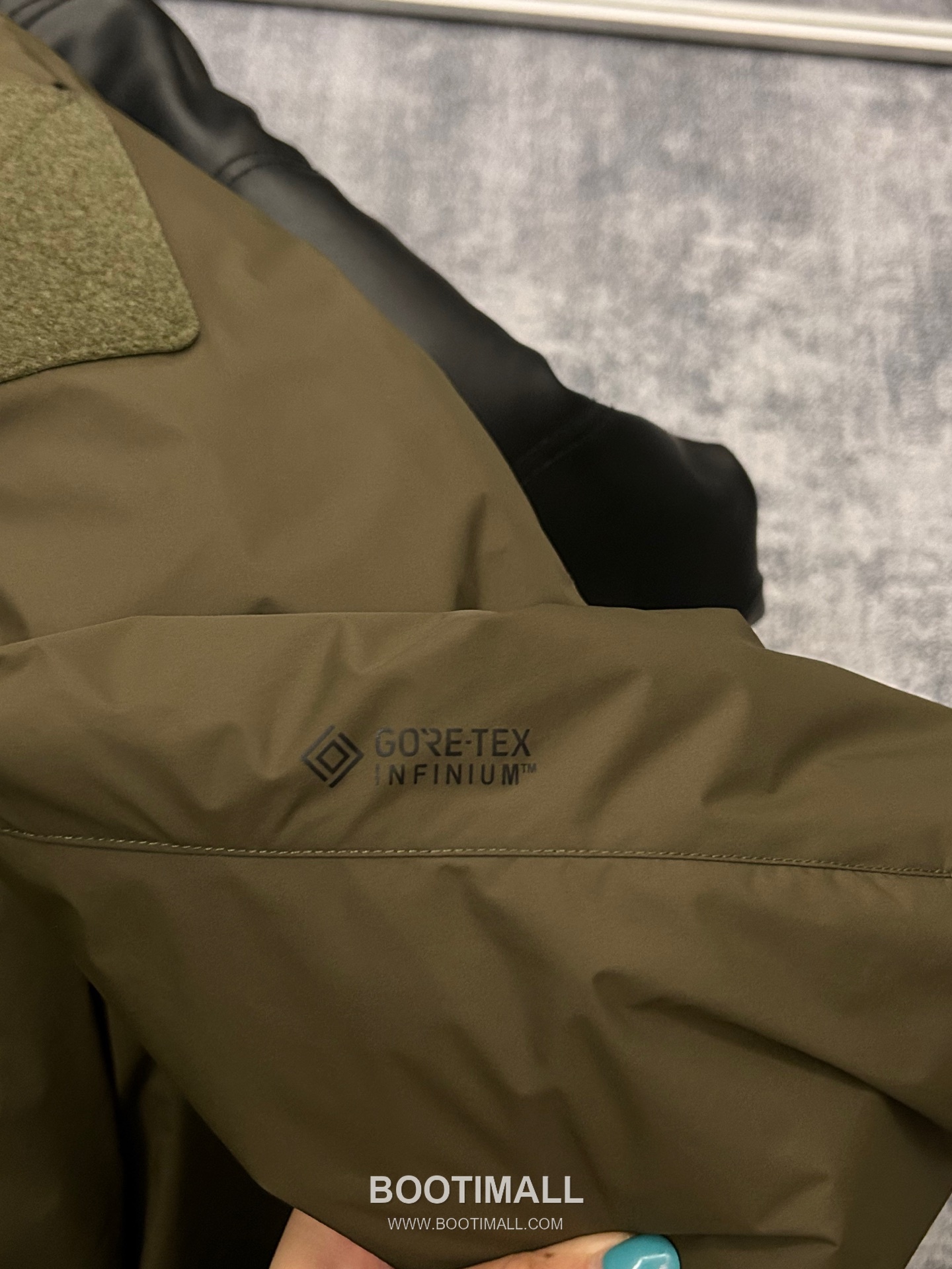 Arc'teryx LEAF Cold Gen 2 Coreloft Insulated Hooded Jacket 아크테릭스 리프 콜드 GEN2 코어로프트 후디드 패딩 재킷 24