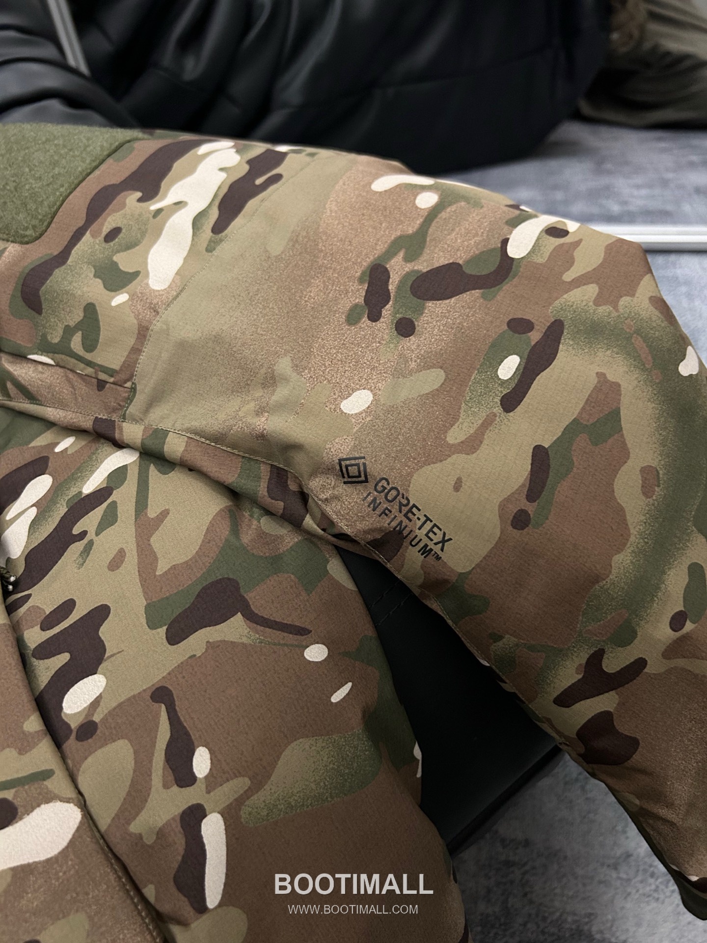 Arc'teryx LEAF Cold Gen 2 Coreloft Insulated Hooded Jacket 아크테릭스 리프 콜드 GEN2 코어로프트 후디드 패딩 재킷 21